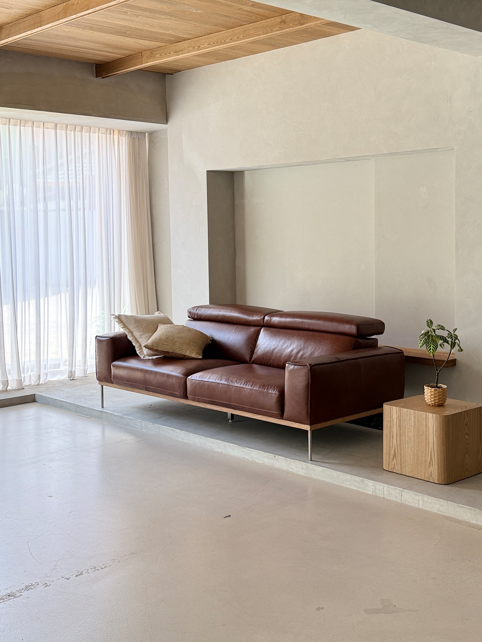 HESTO 3-SEATER SOFA