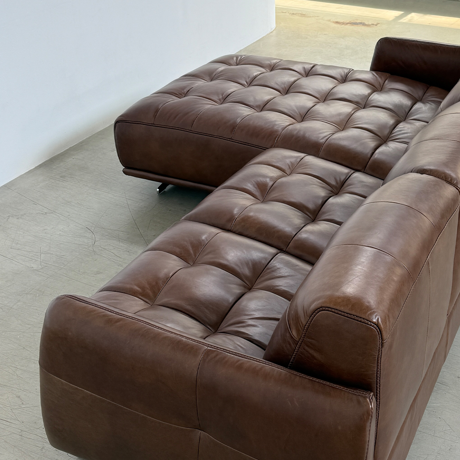 VOLT 3.5-SEATER SOFA