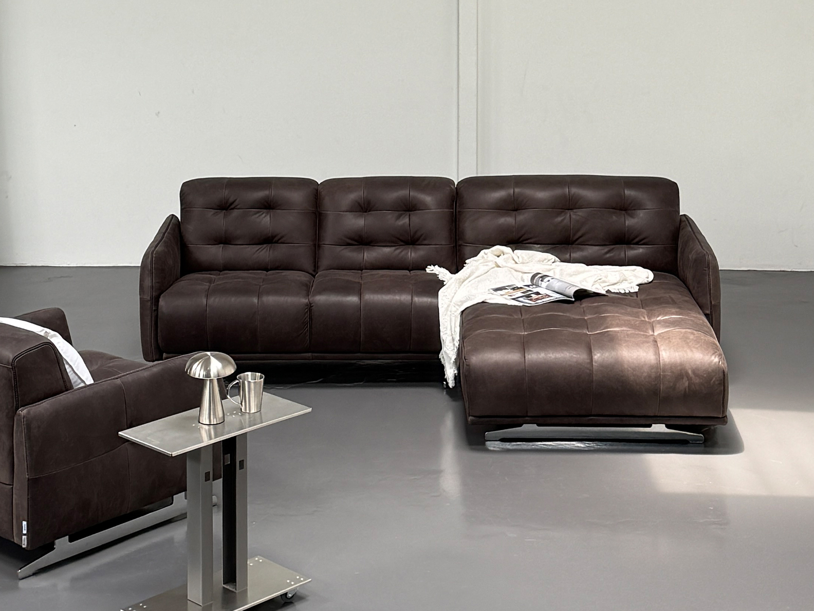 VOLT 3.5-SEATER SOFA