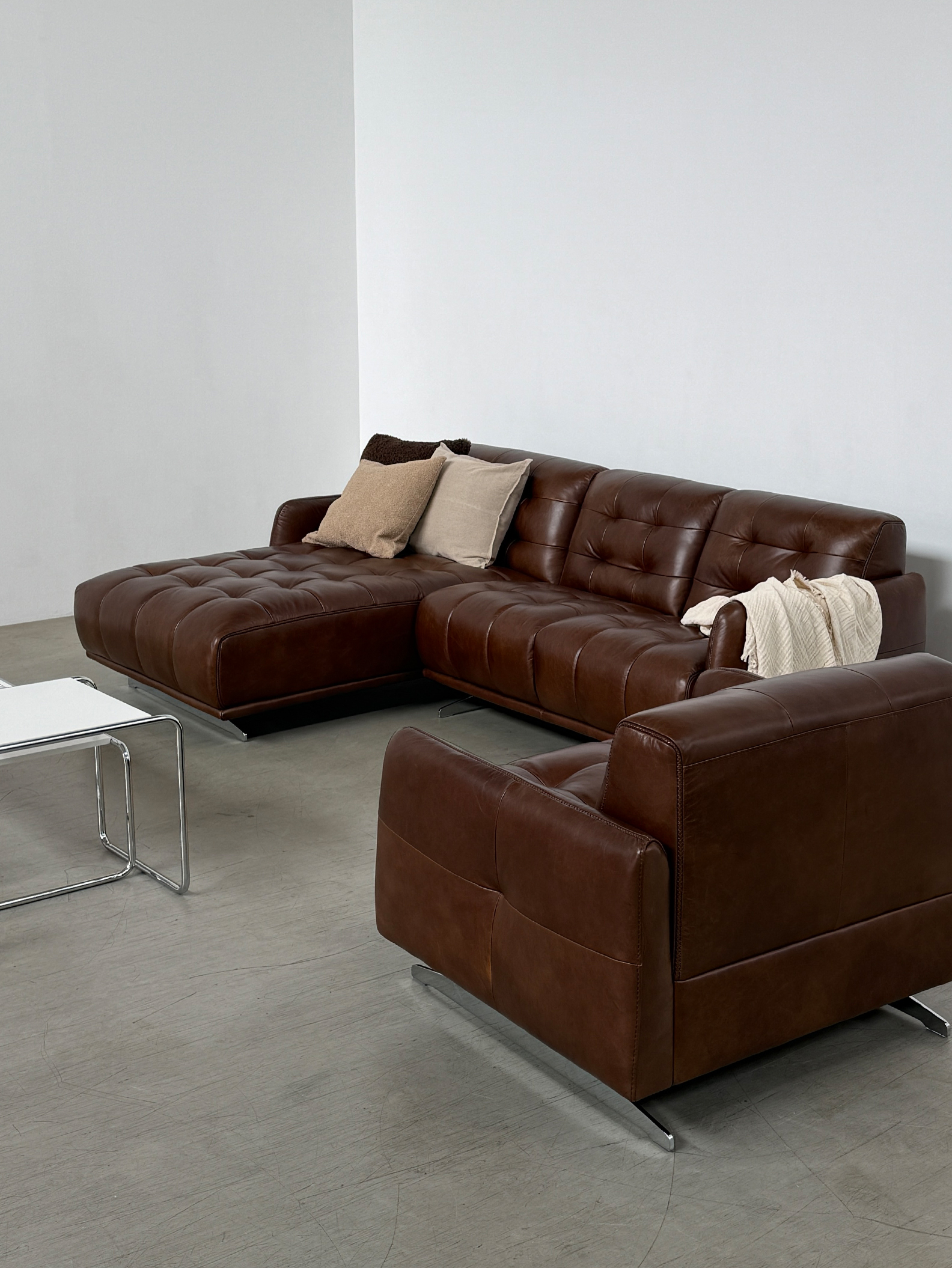 VOLT 3.5-SEATER SOFA