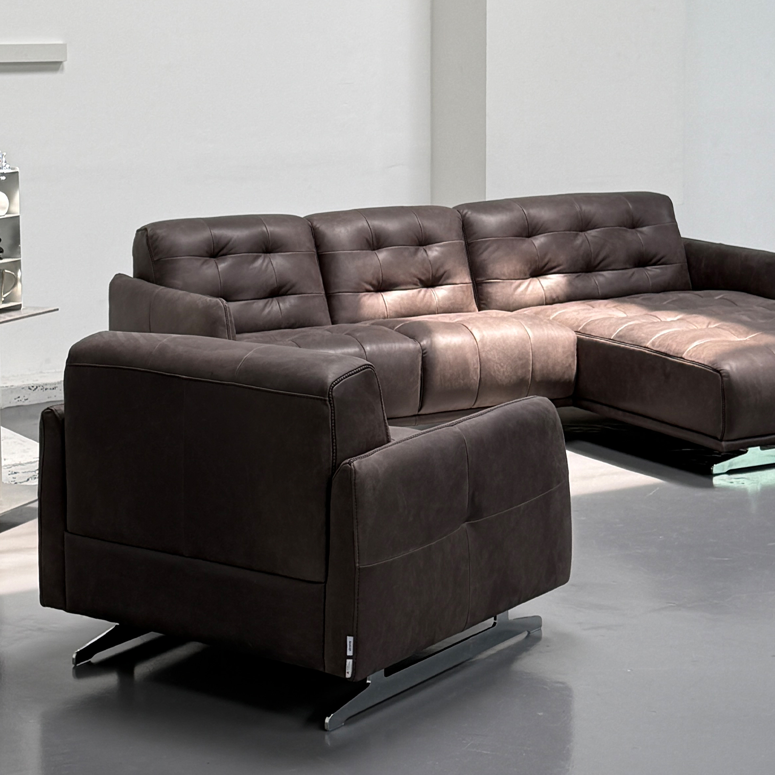 VOLT 3.5-SEATER SOFA
