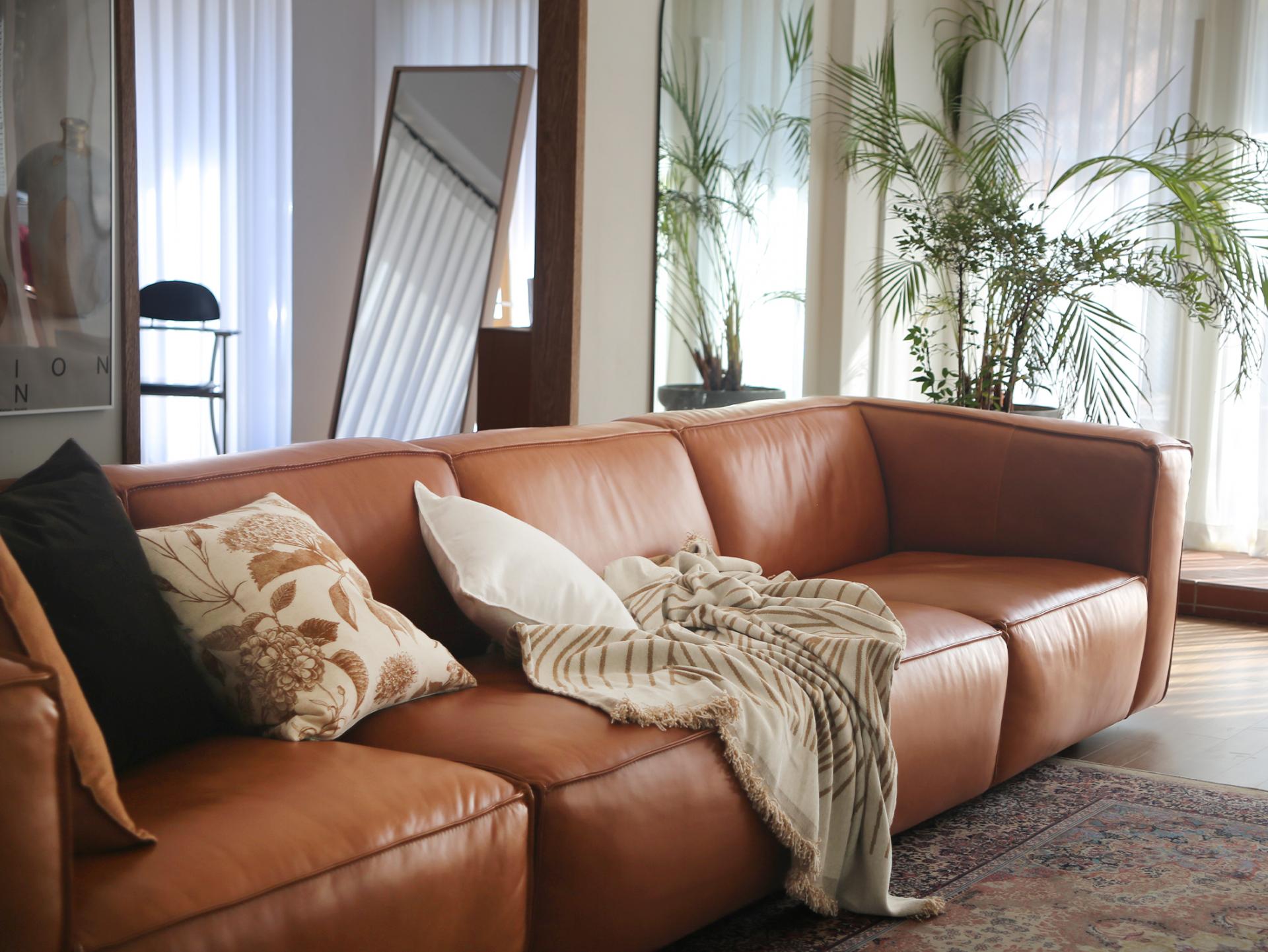 LECCE 6-SEATER SOFA