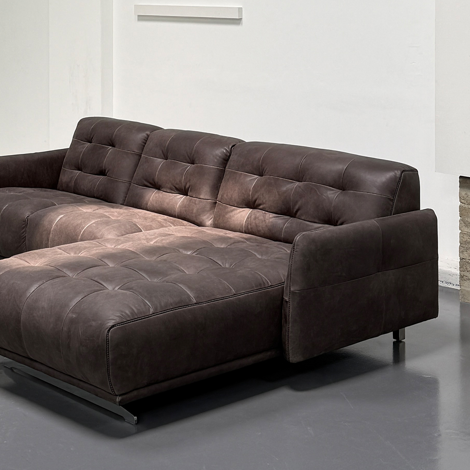 VOLT 3.5-SEATER SOFA