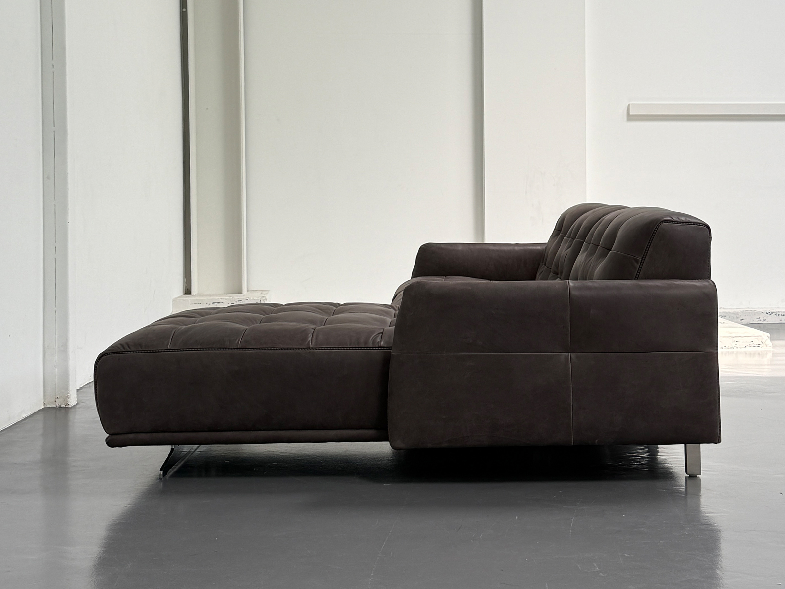 VOLT 3.5-SEATER SOFA