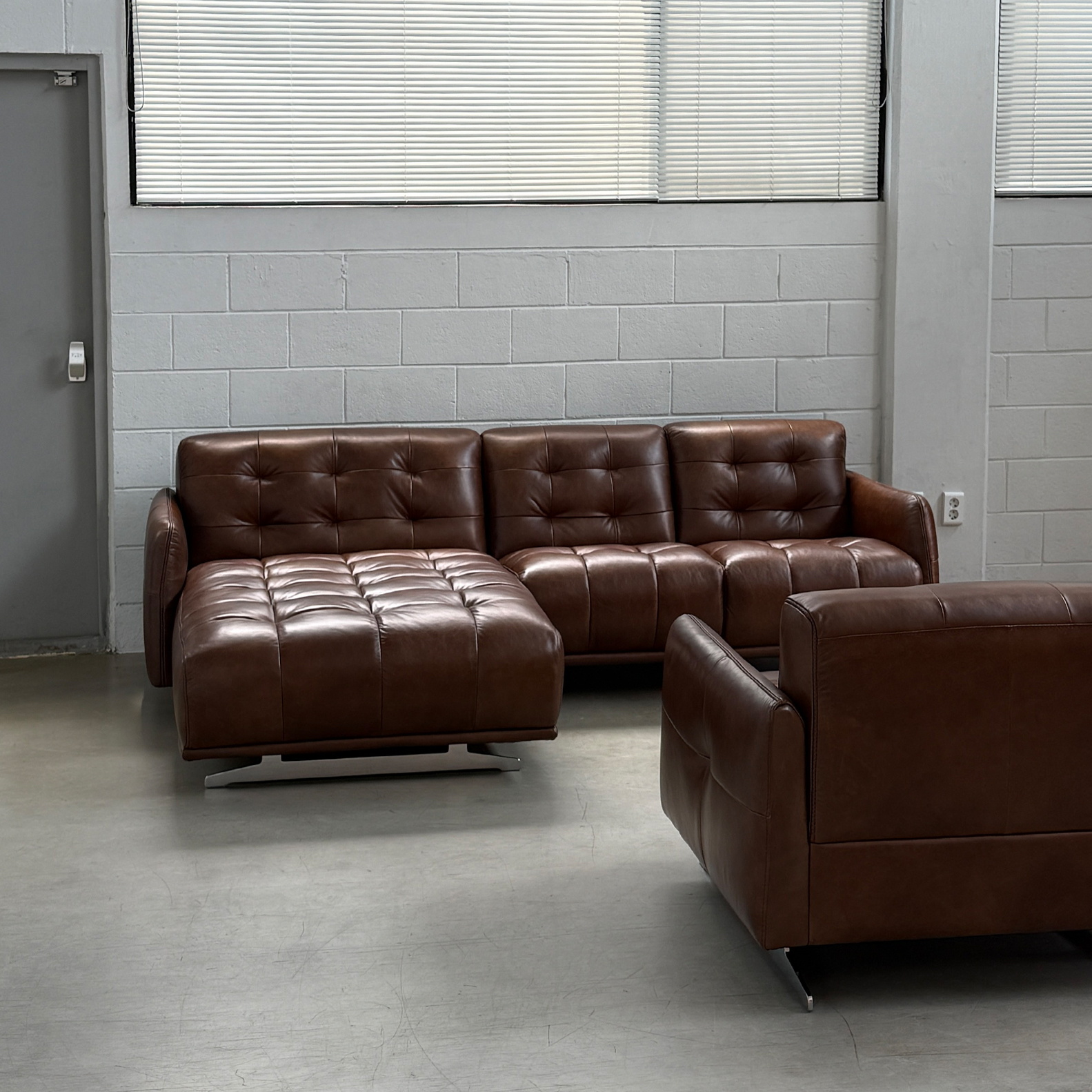 VOLT 3.5-SEATER SOFA