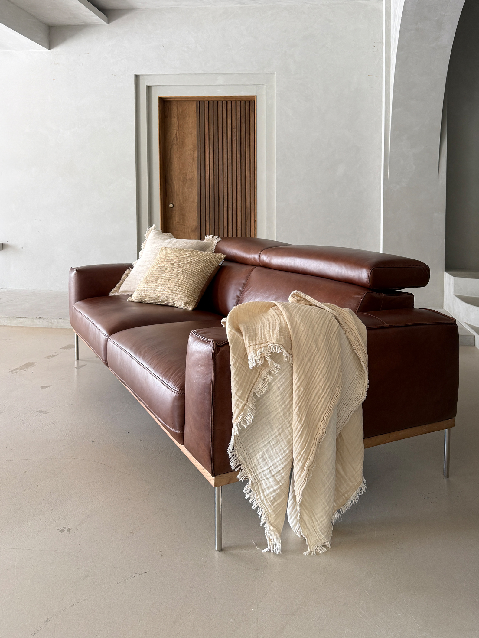 HESTO 3-SEATER SOFA