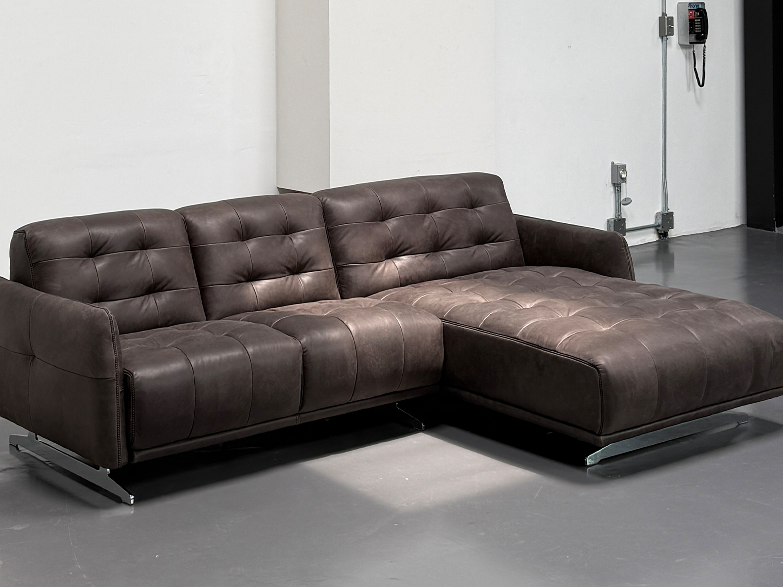 VOLT 3.5-SEATER SOFA