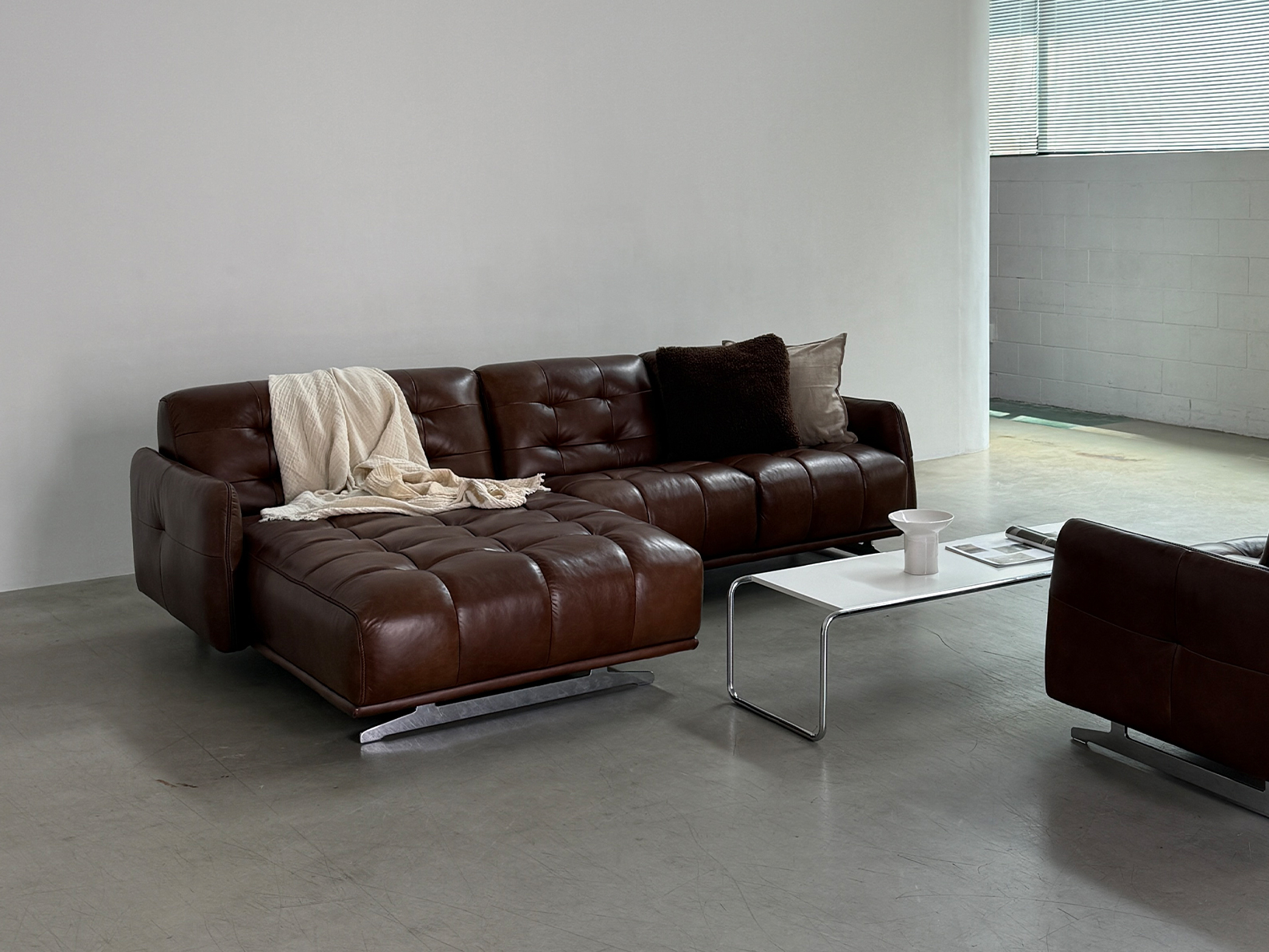 VOLT 3.5-SEATER SOFA