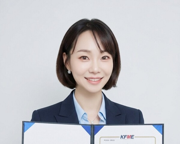 얼굴+표창장_크롭.png