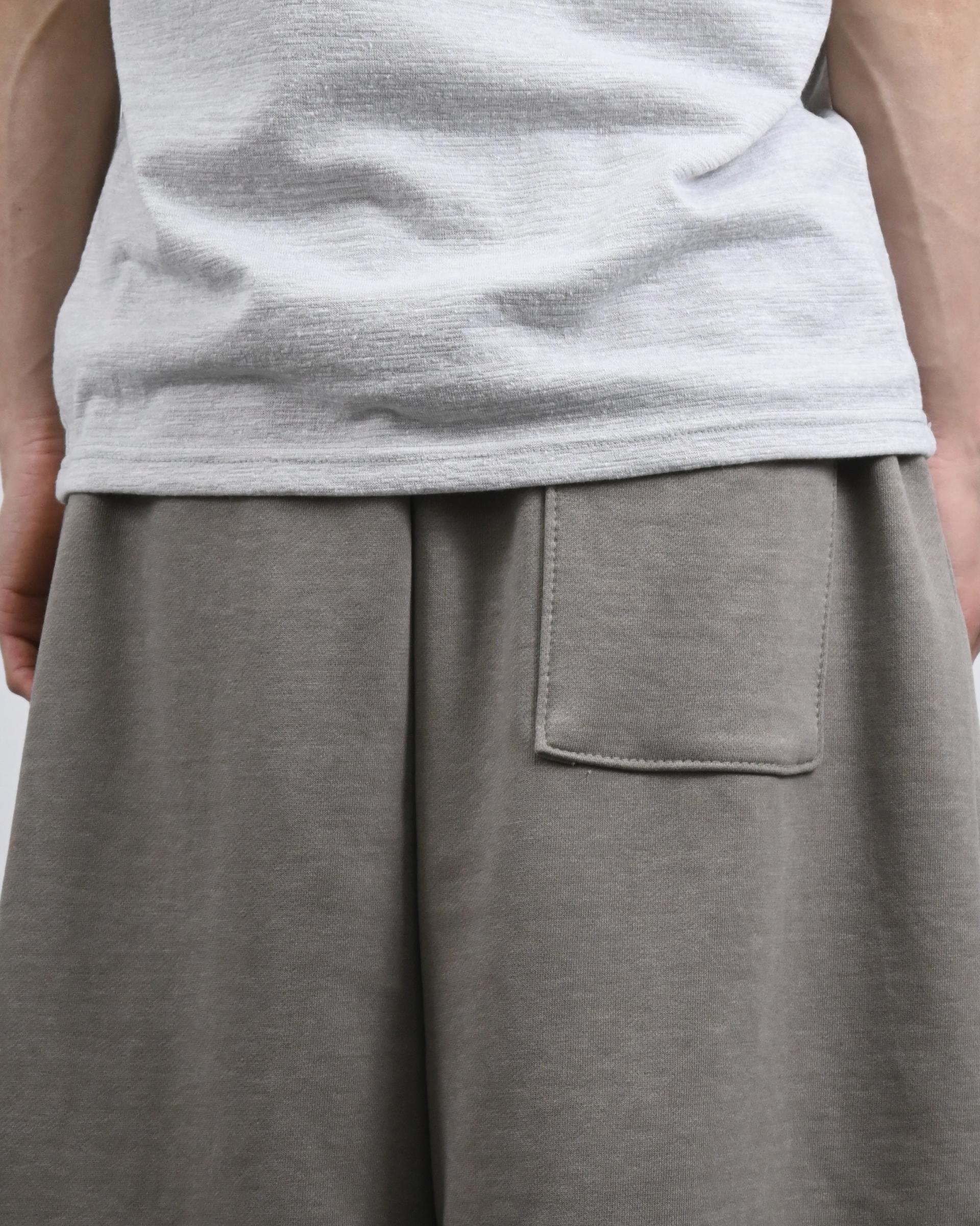 one tuck pigment bermuda sweatpants