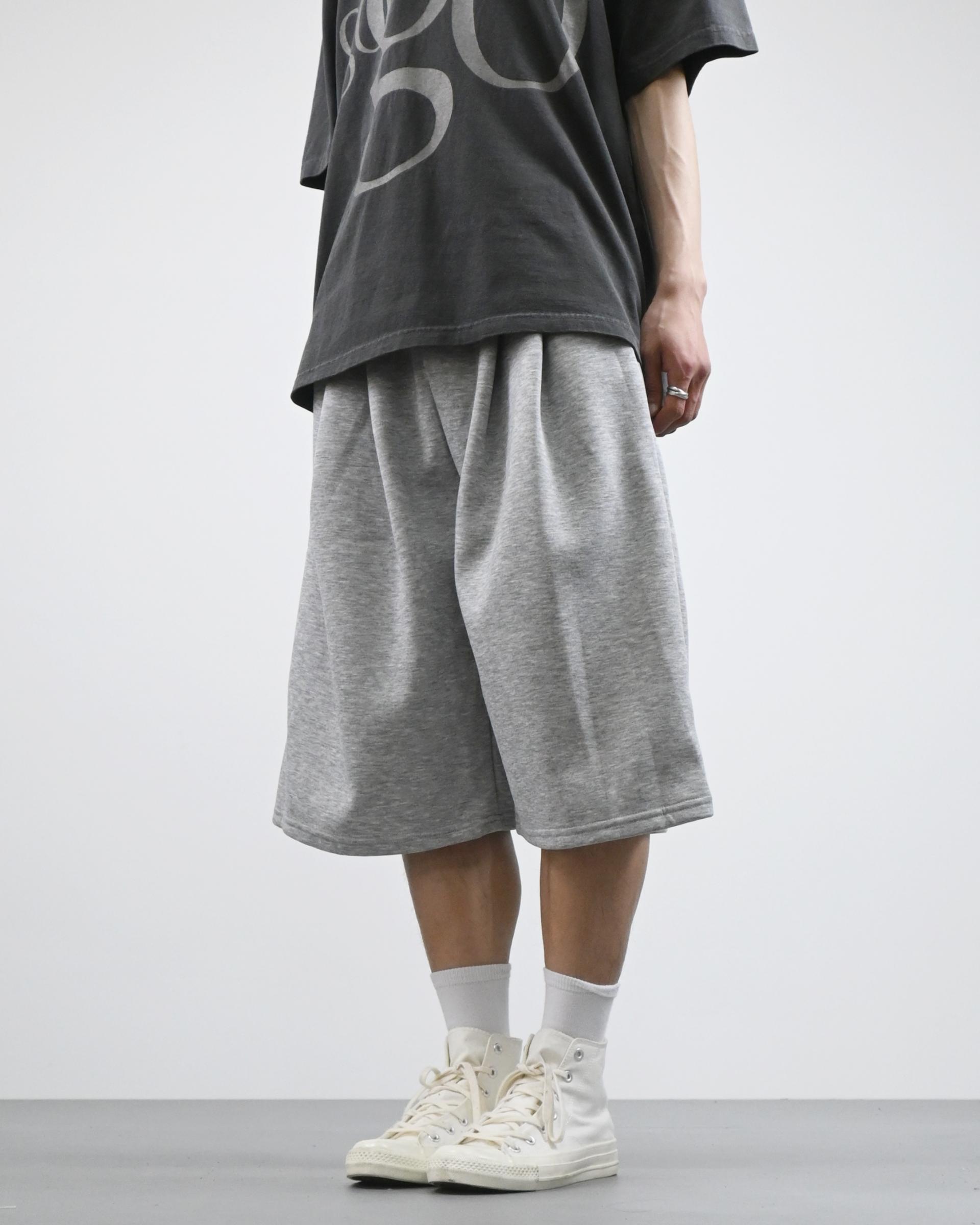 two tuck bermuda sweatpants