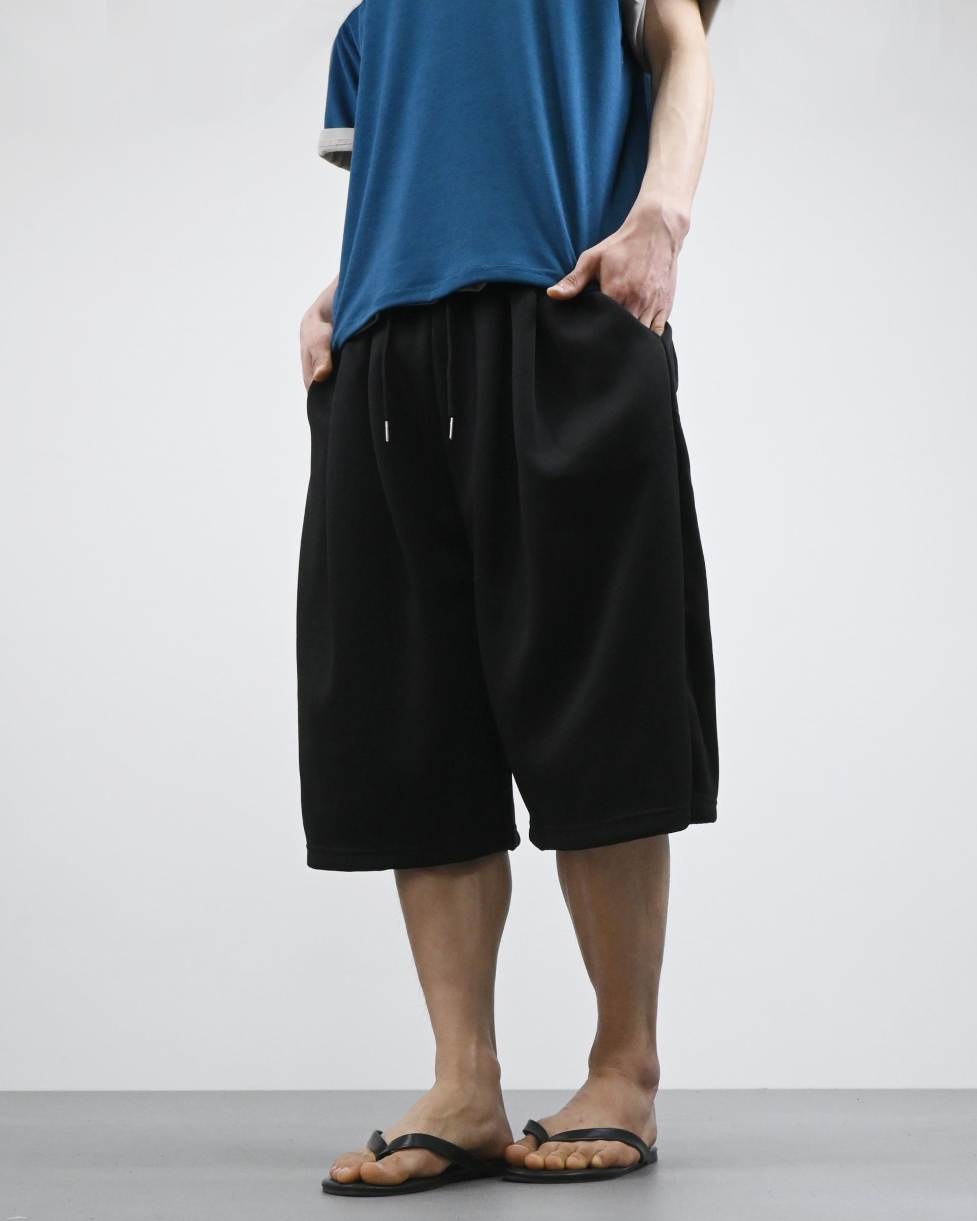 two tuck bermuda sweatpants