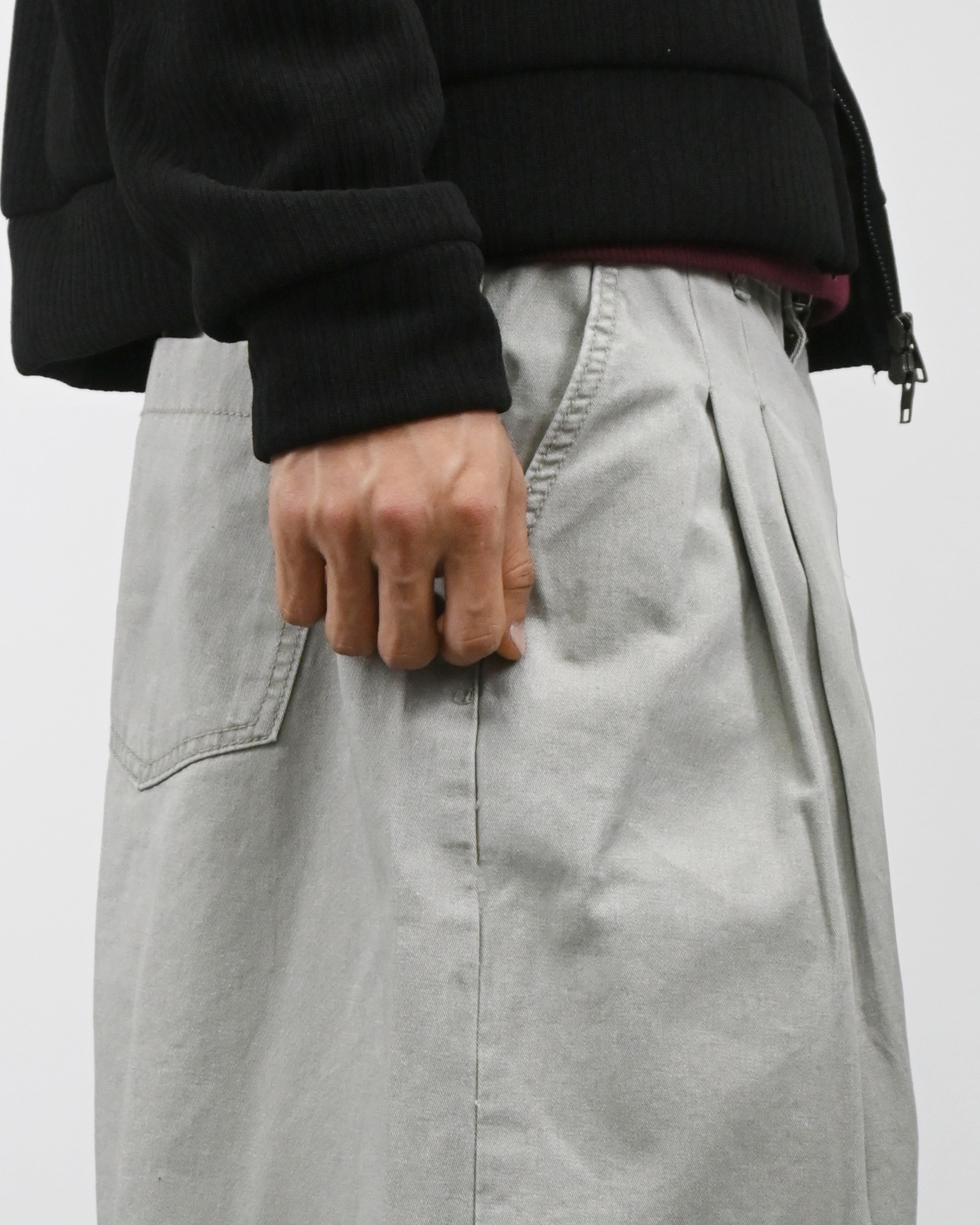 two tuck pigment cotton pants