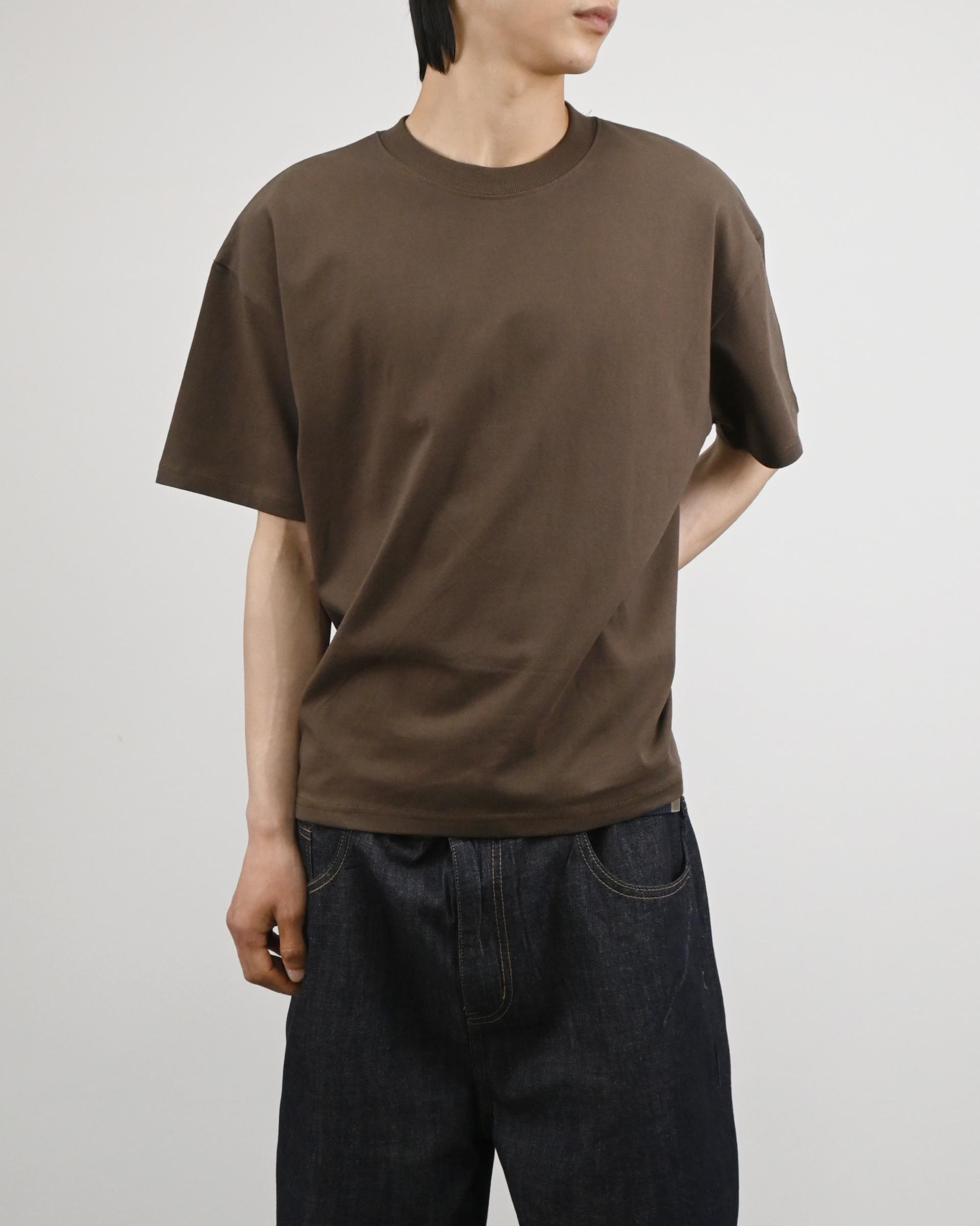 sturdy crop half-t-shirt