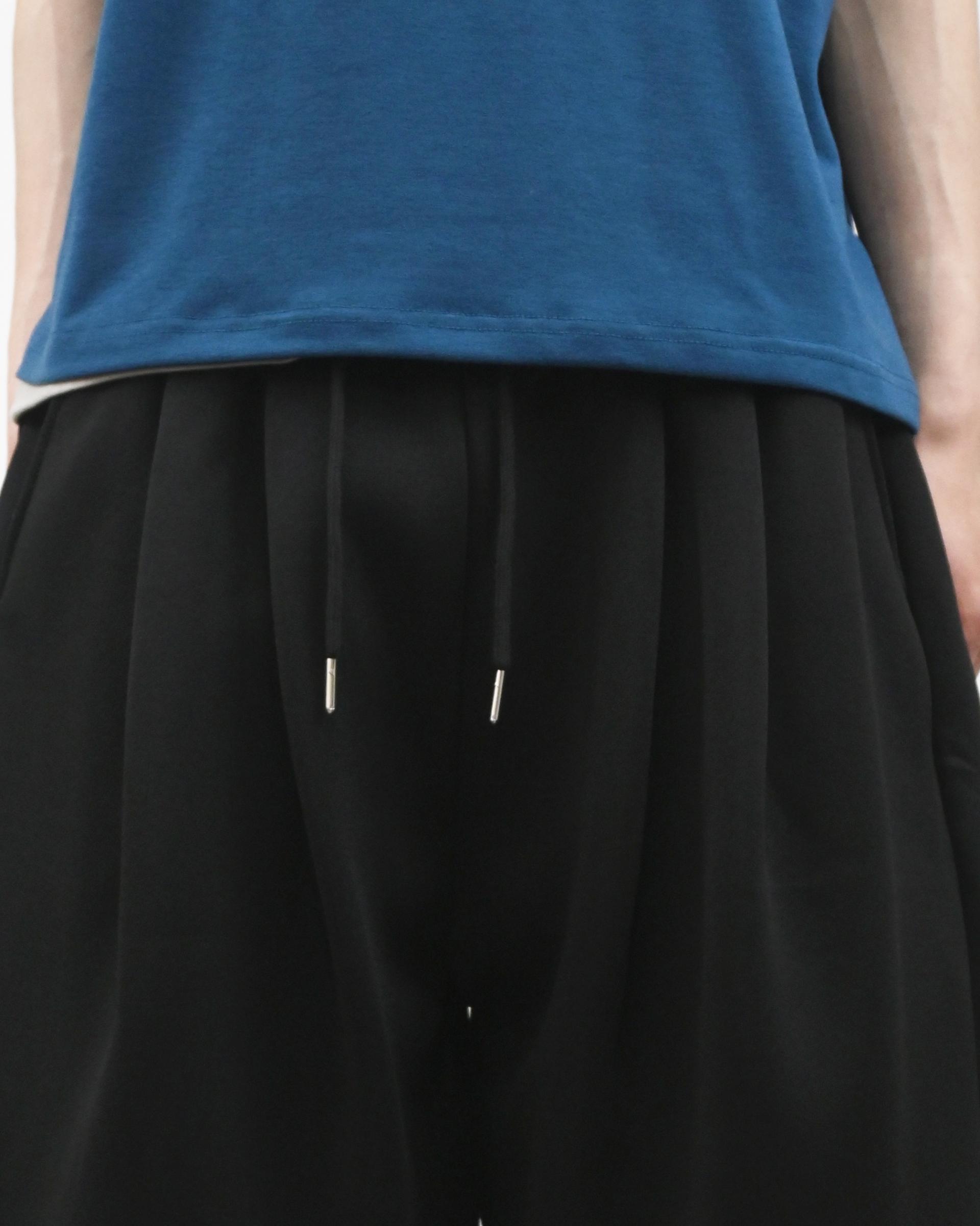 two tuck bermuda sweatpants