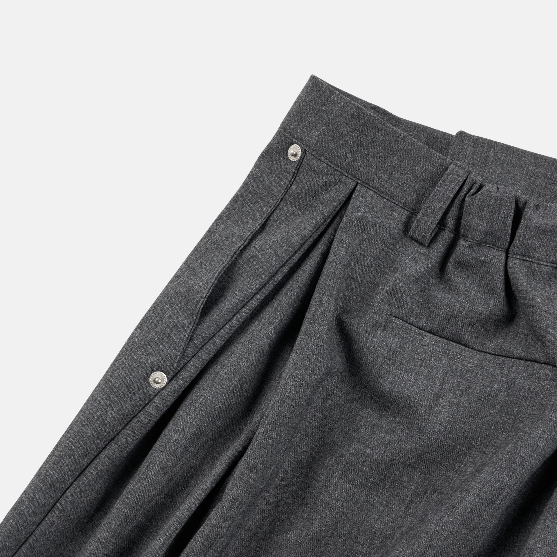 rivet side tuck slacks