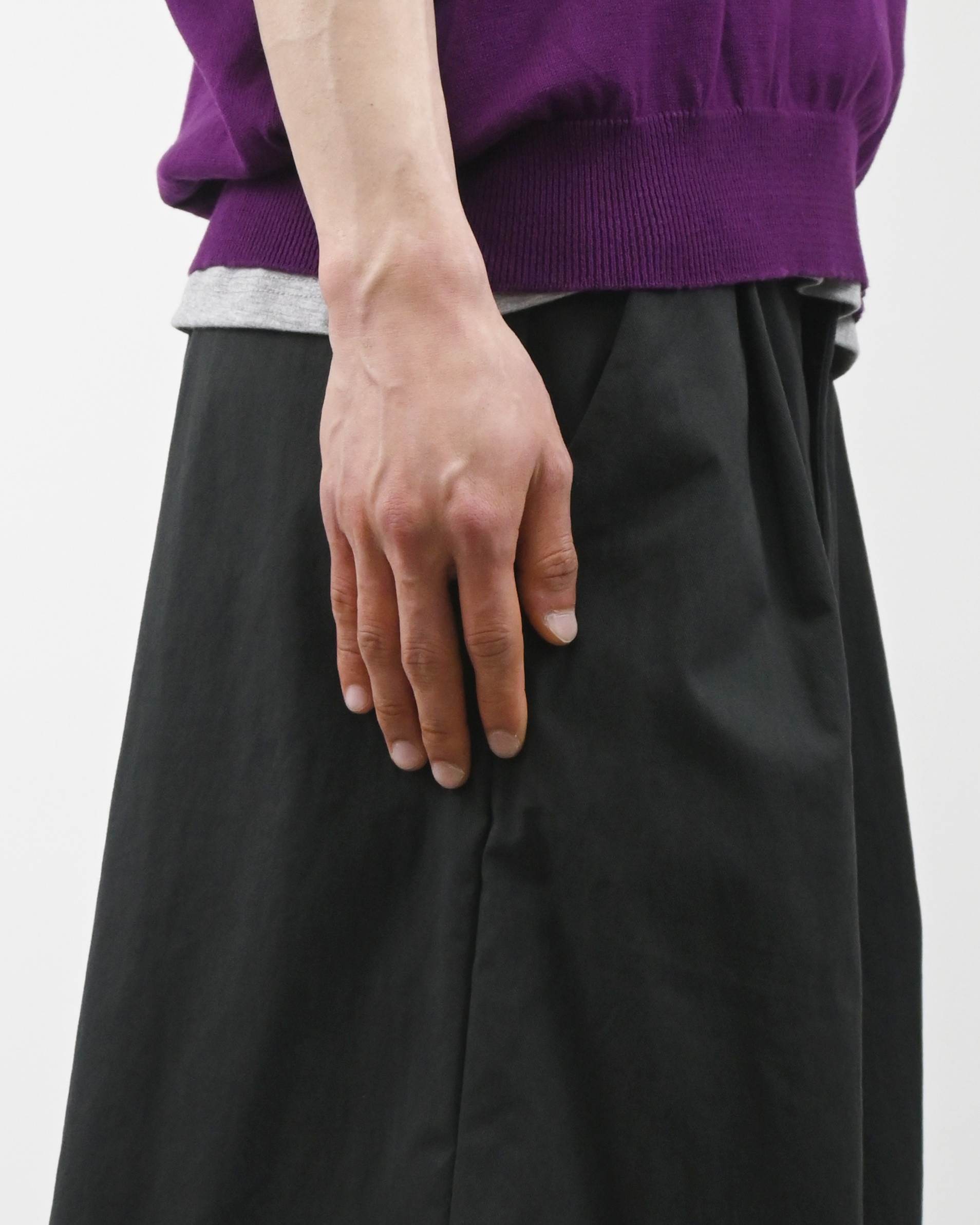 one tuck bermuda slacks