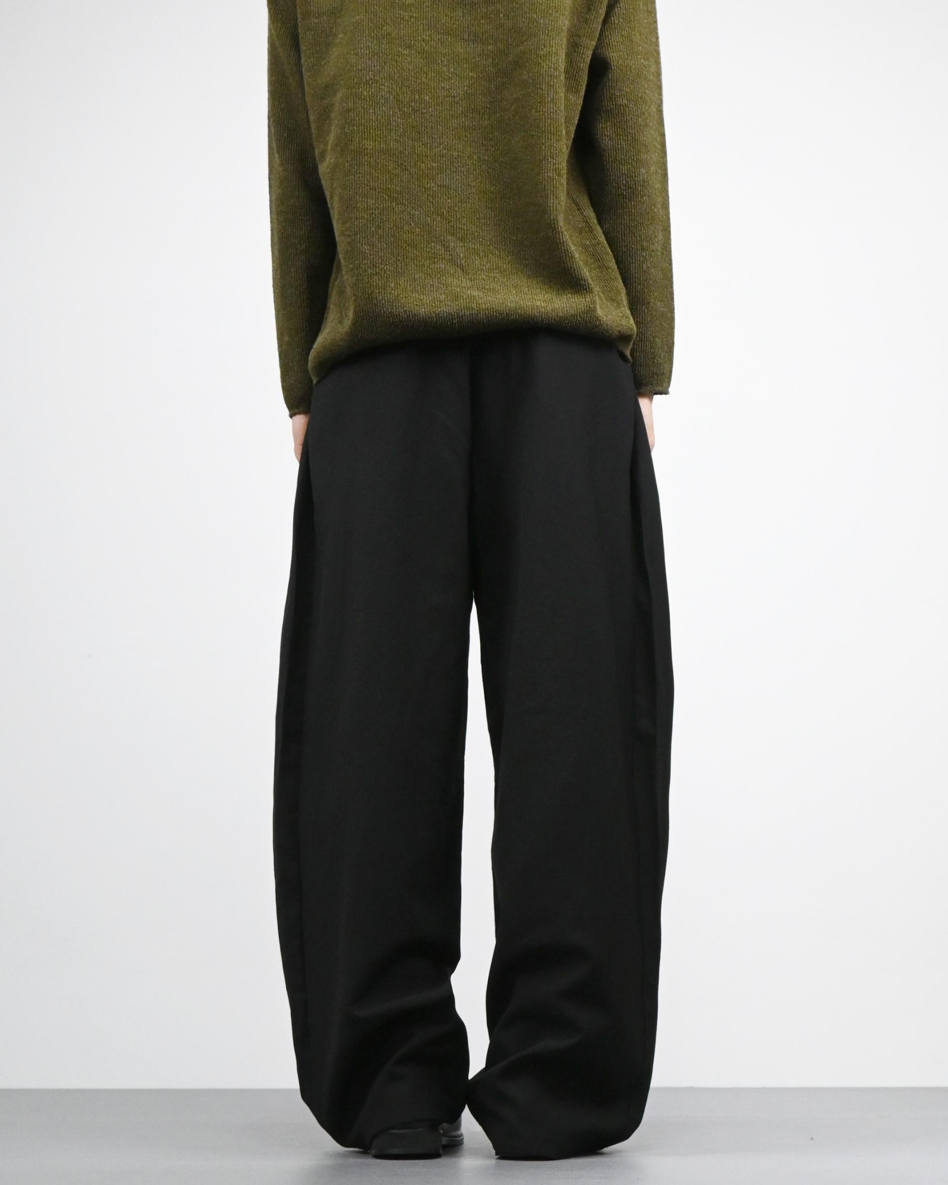 rivet side tuck slacks