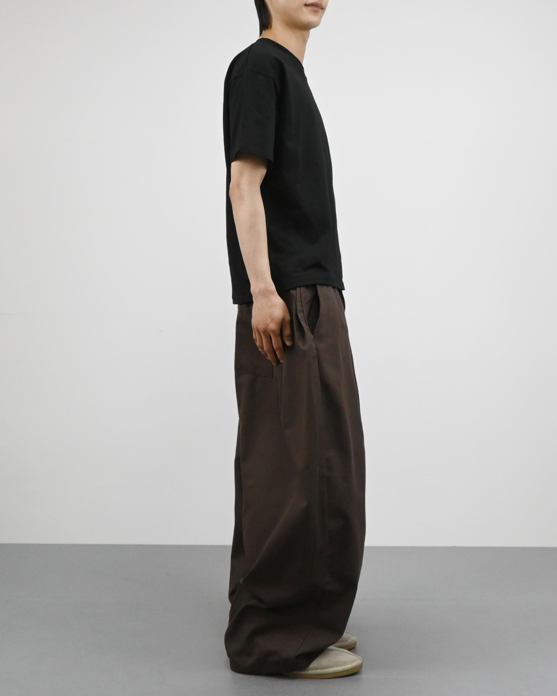 sturdy crop half-t-shirt