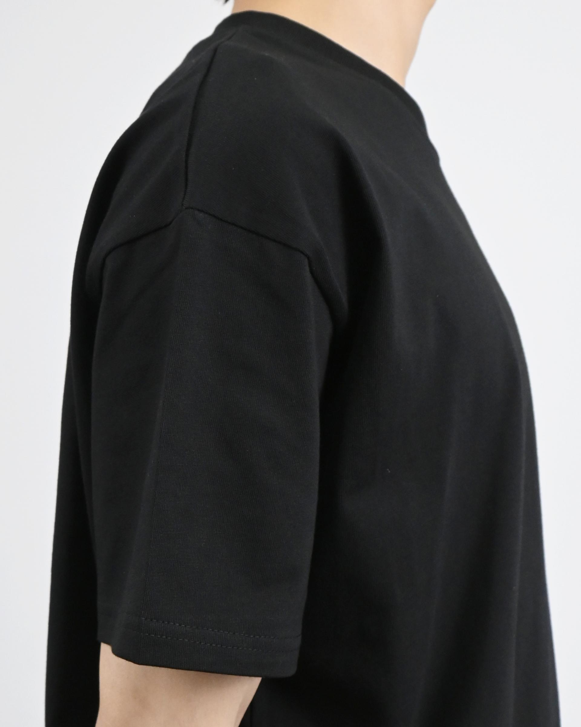 sturdy crop half-t-shirt