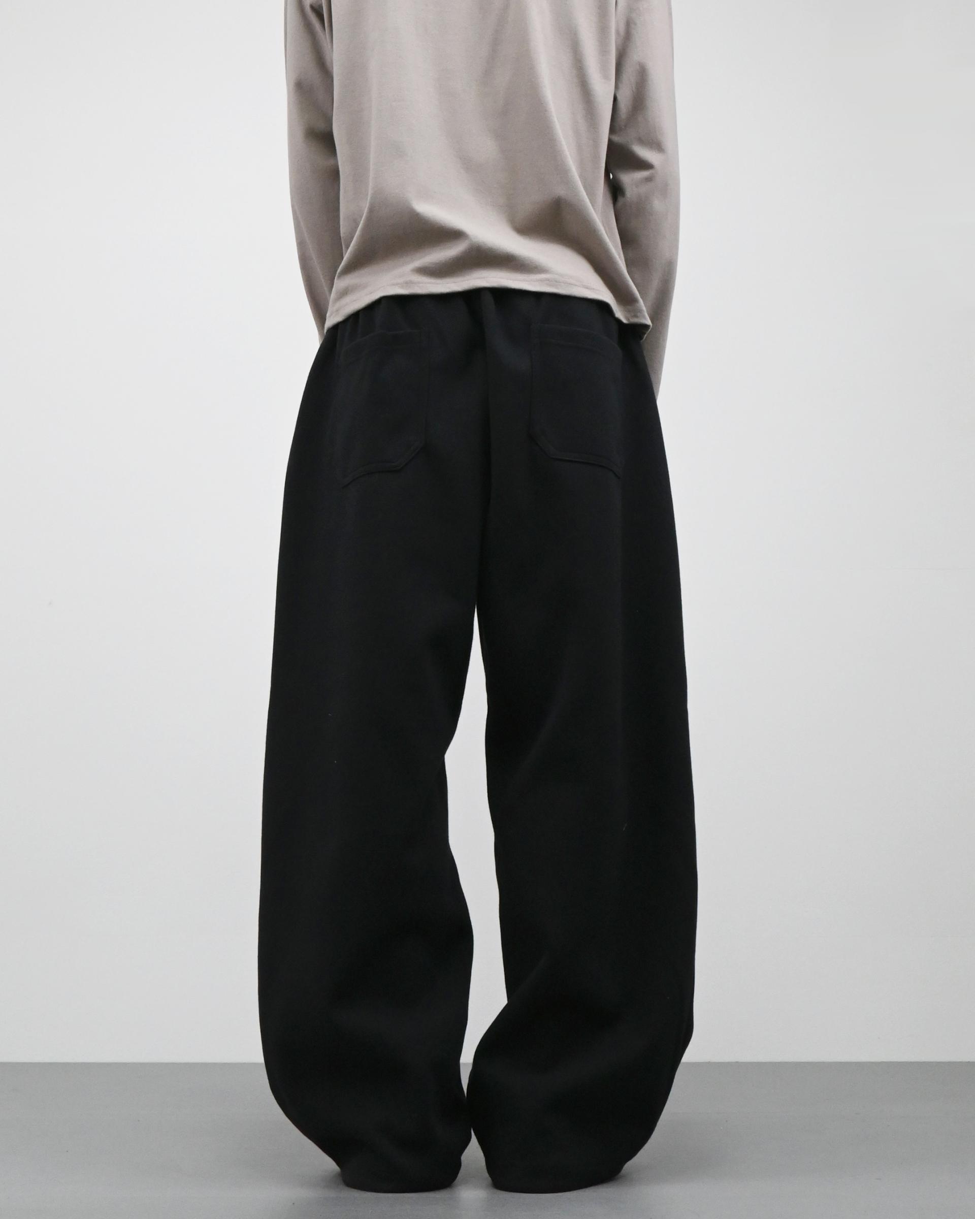 rivet dart sweatpants