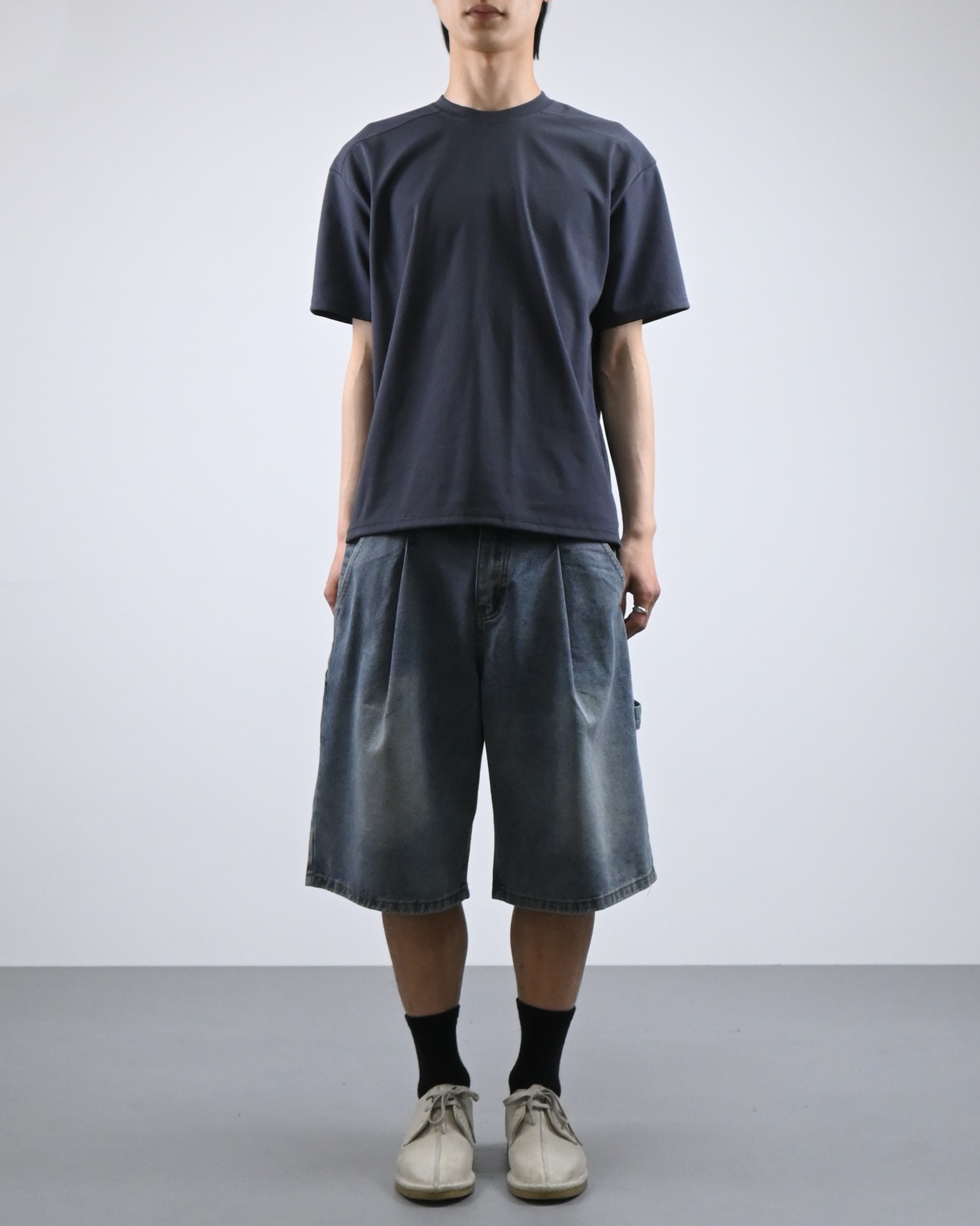one tuck carpenter bermuda denim pants