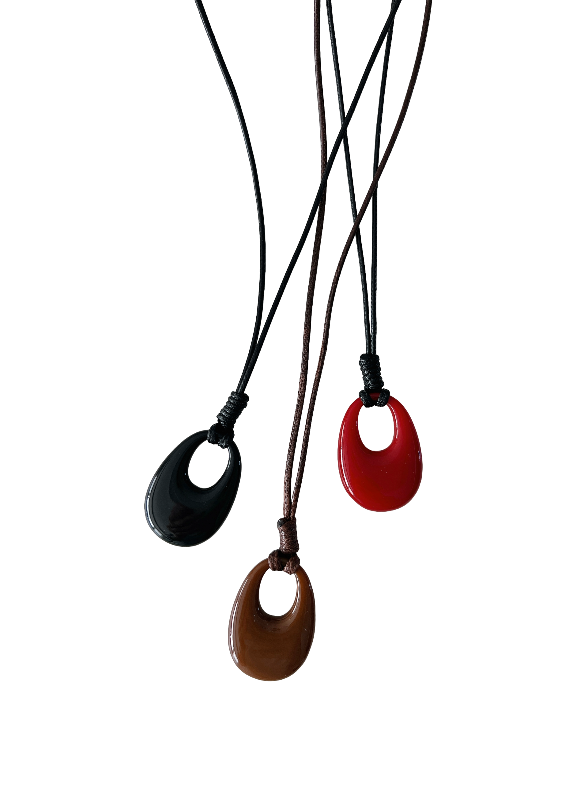 homica oival strap necklace
