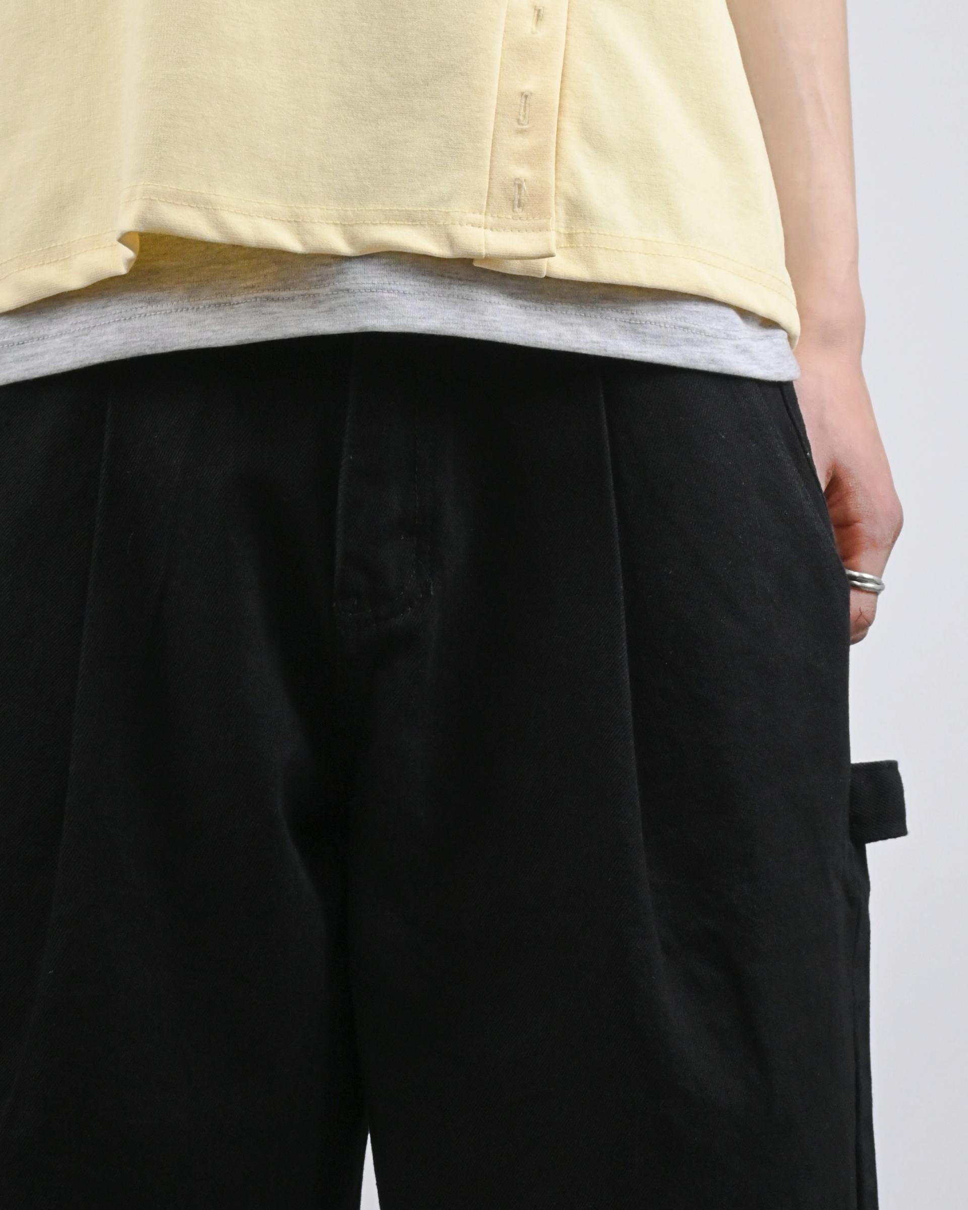 one tuck carpenter bermuda denim pants