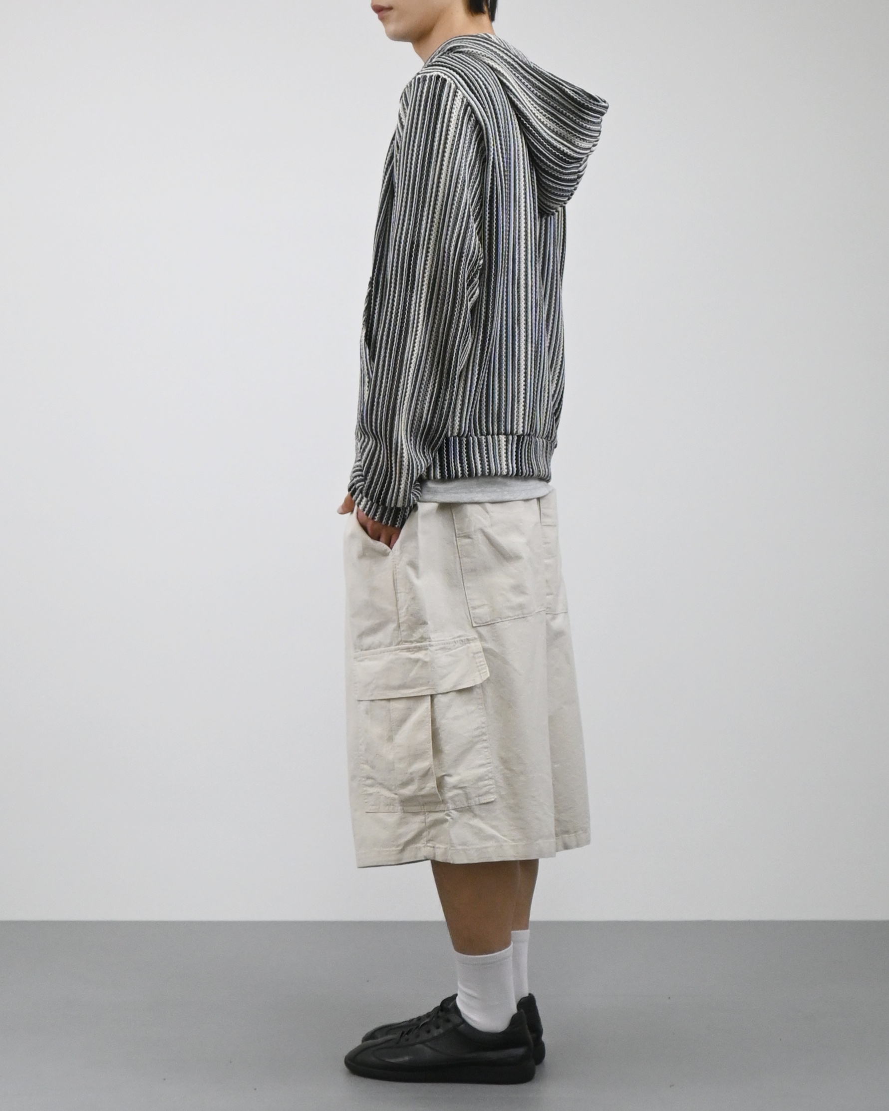 stripe punching hood zip-up