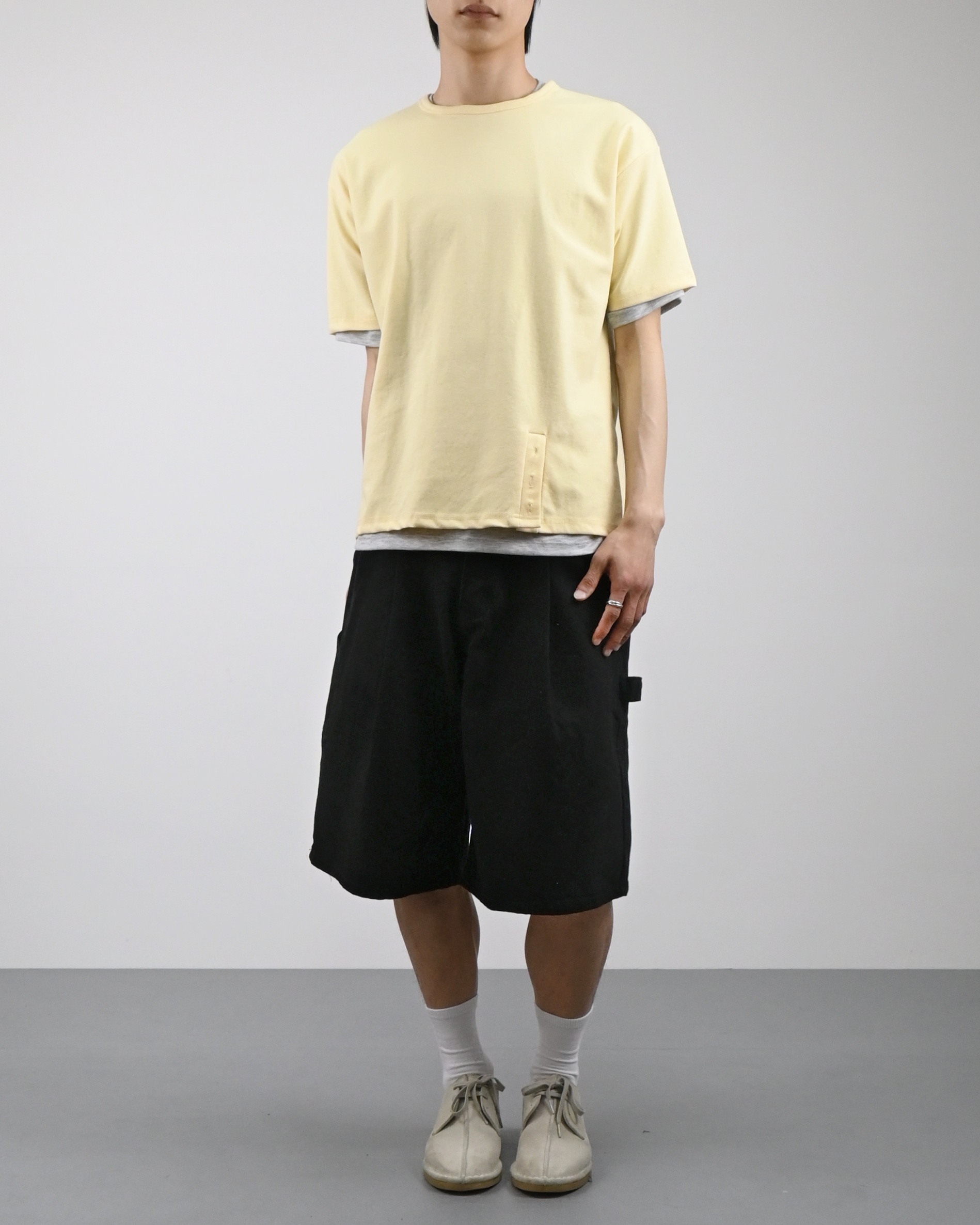 one tuck carpenter bermuda denim pants