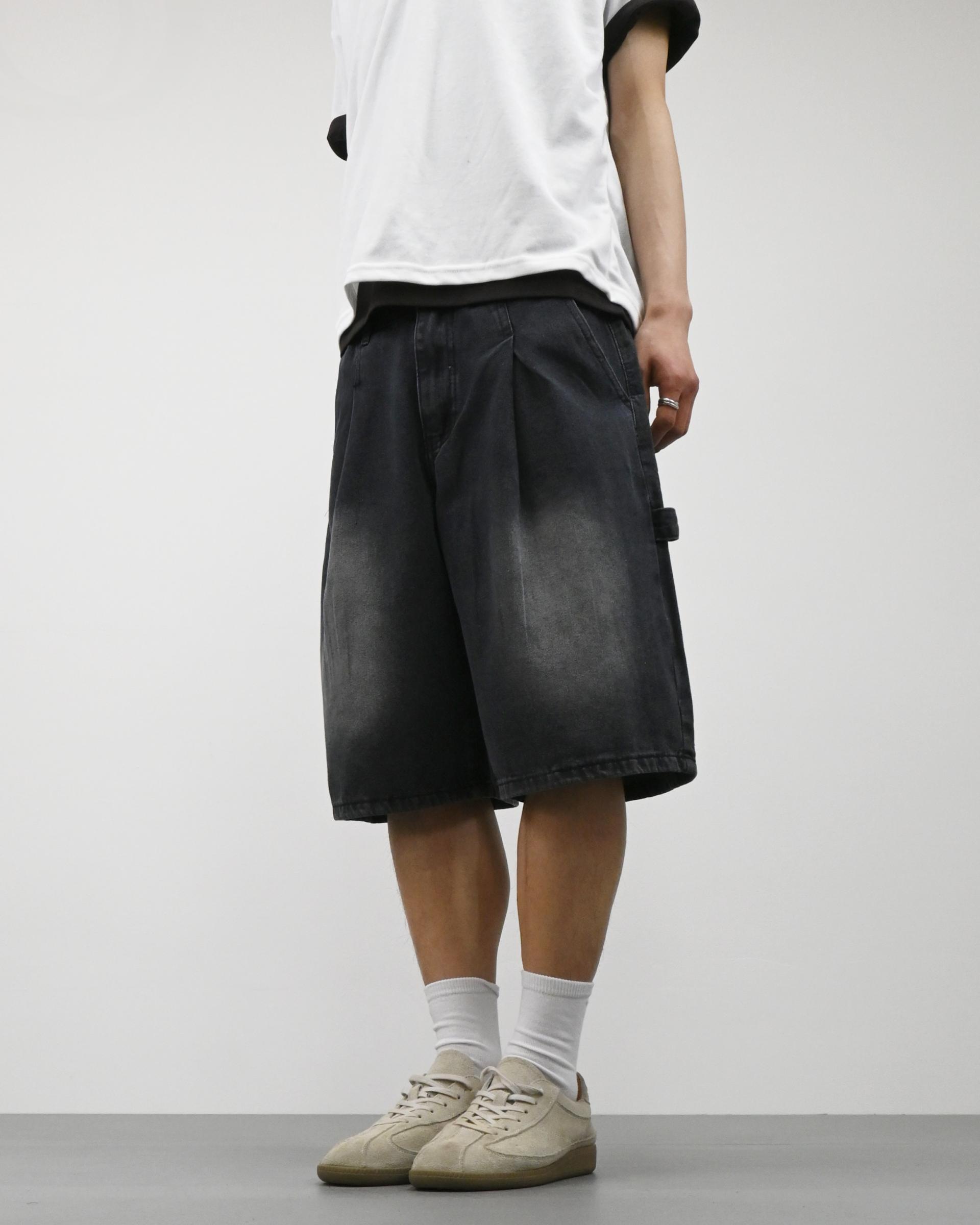 one tuck carpenter bermuda denim pants