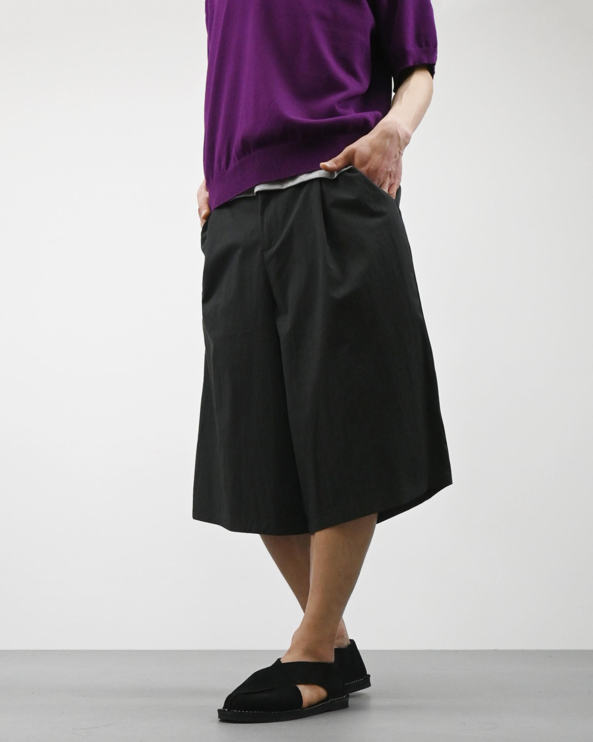 one tuck bermuda slacks