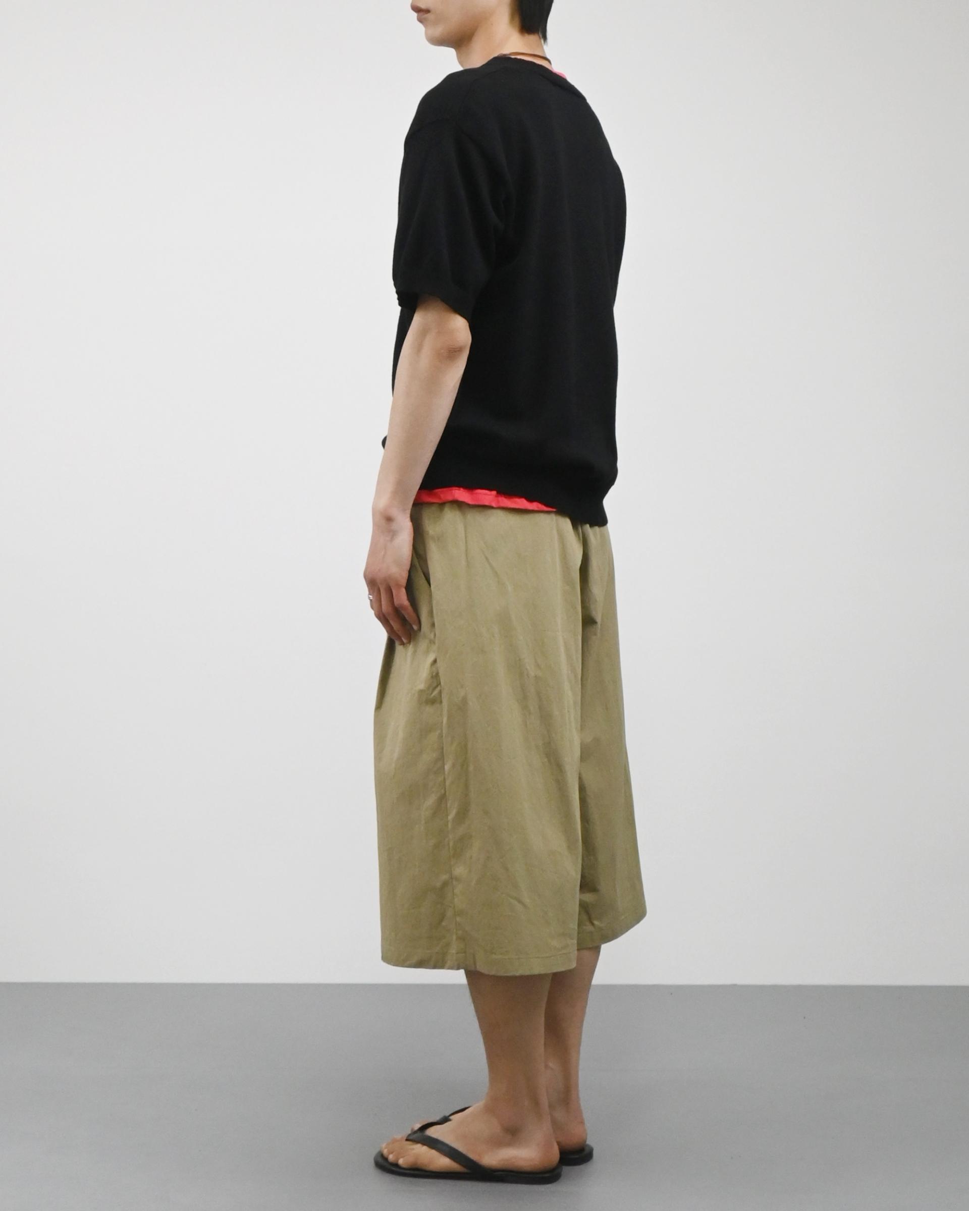 one tuck bermuda slacks