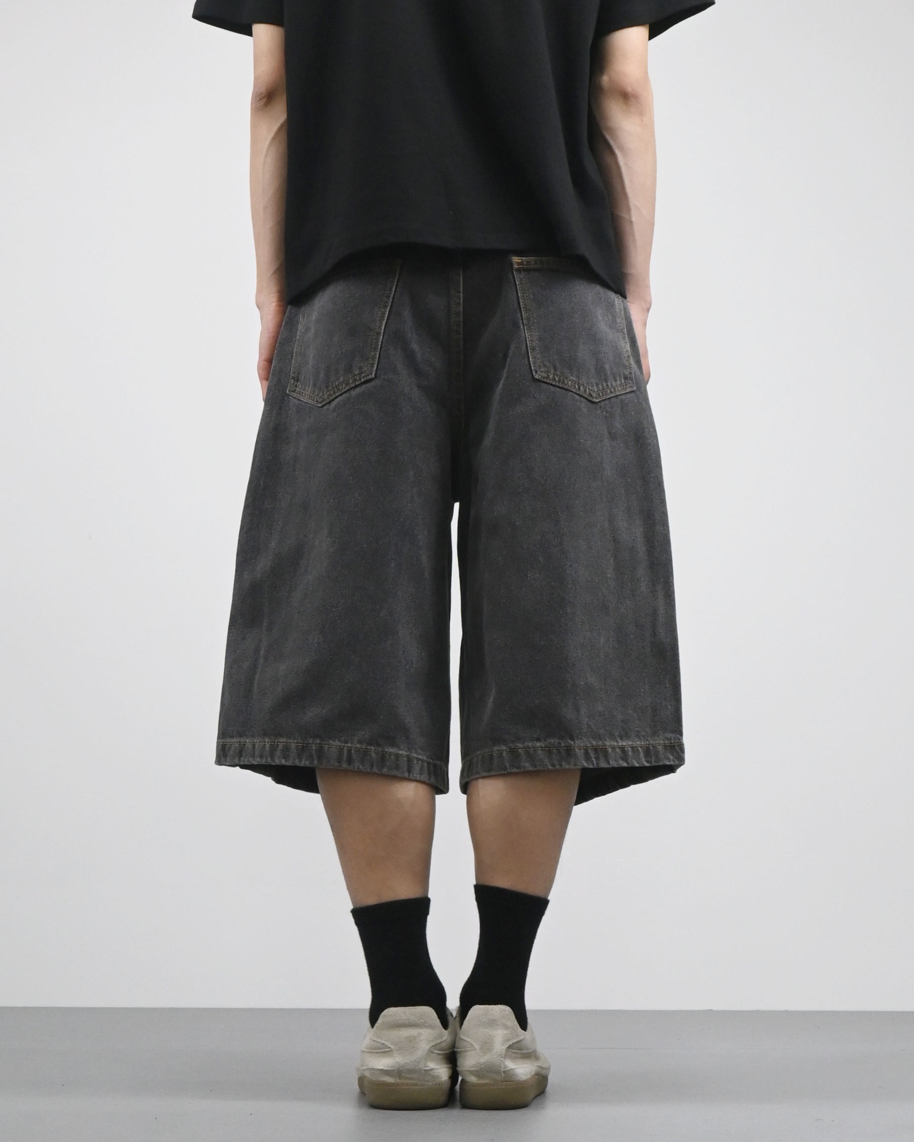 charcoal side line bermuda denim pants
