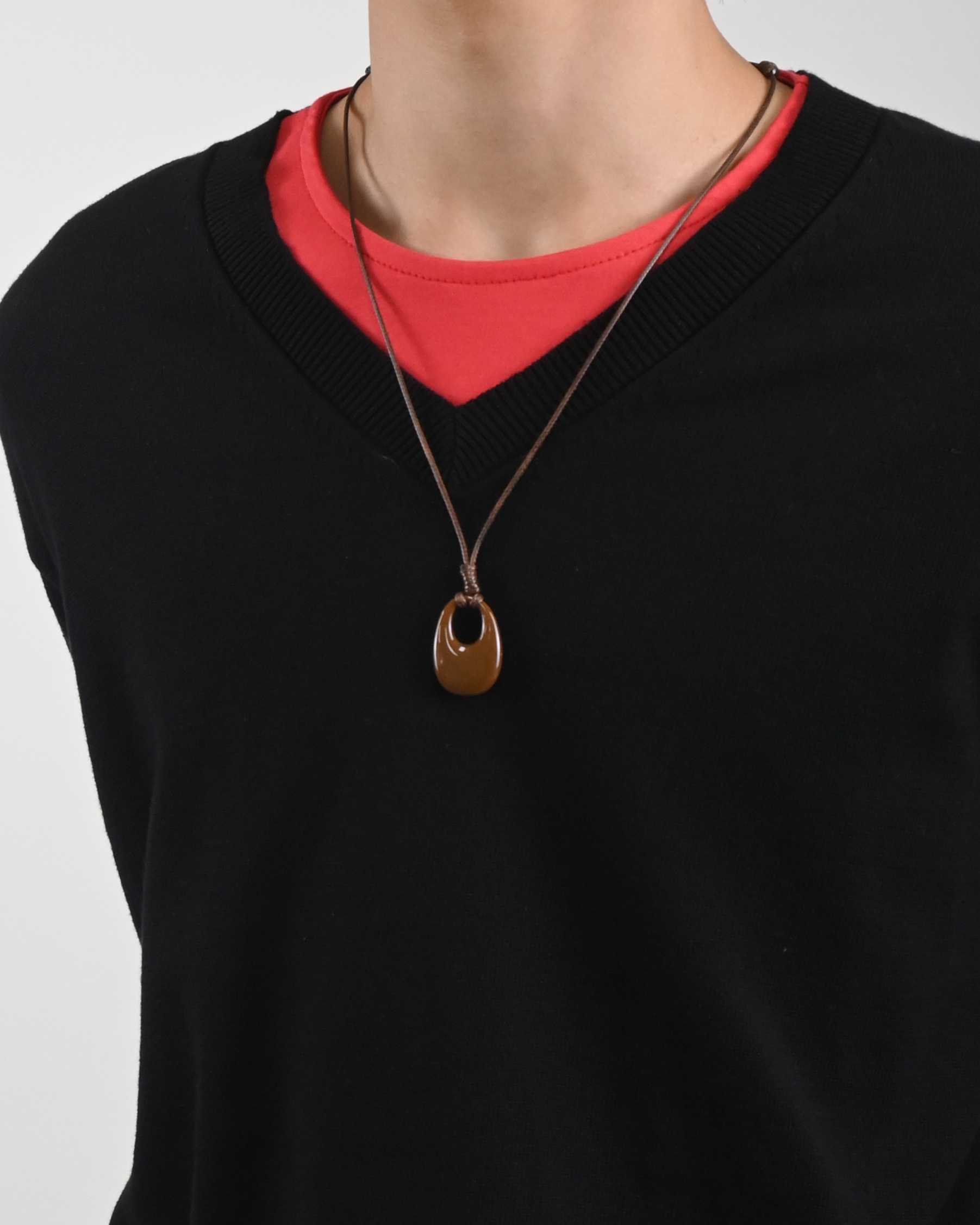 homica oival strap necklace