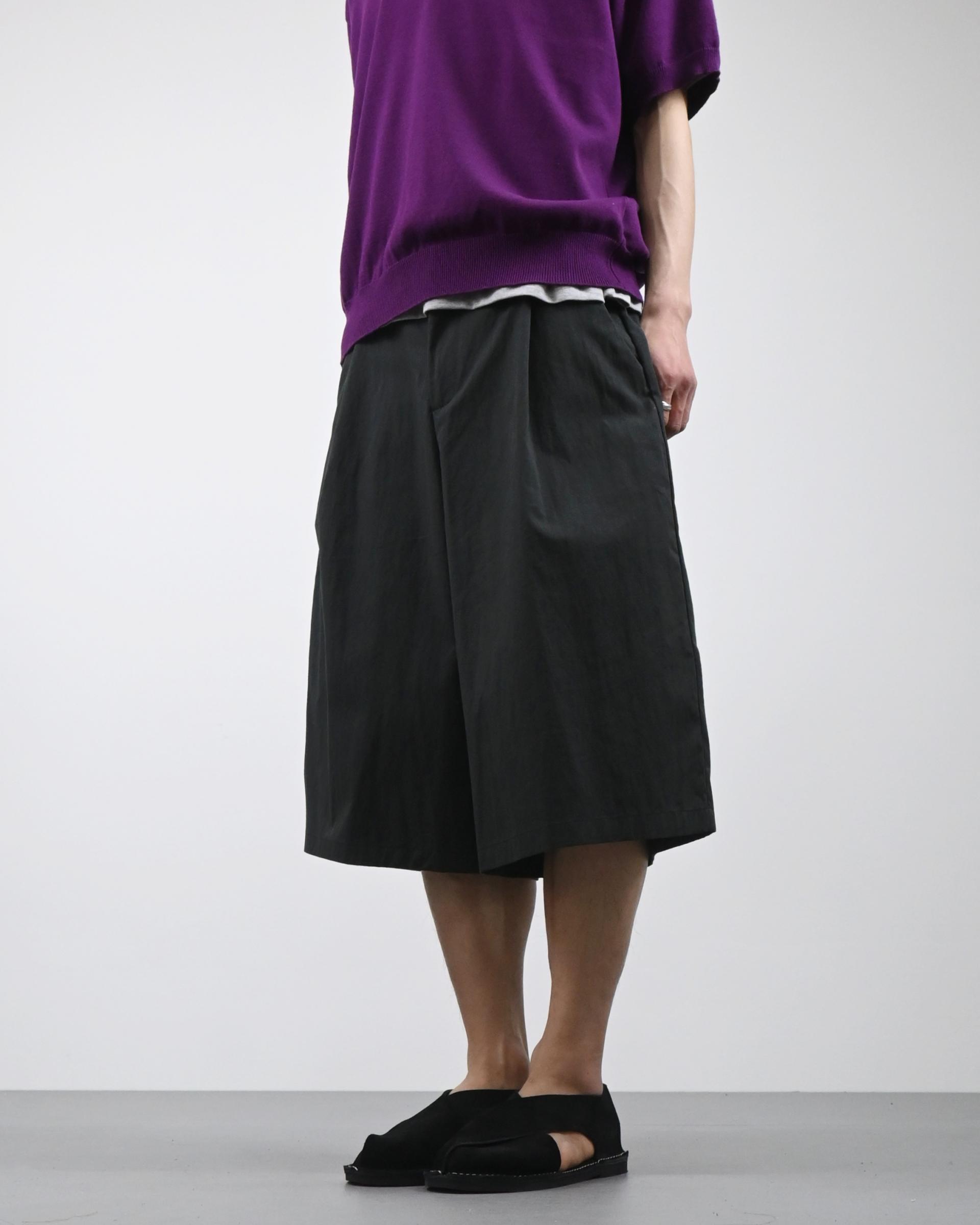 one tuck bermuda slacks
