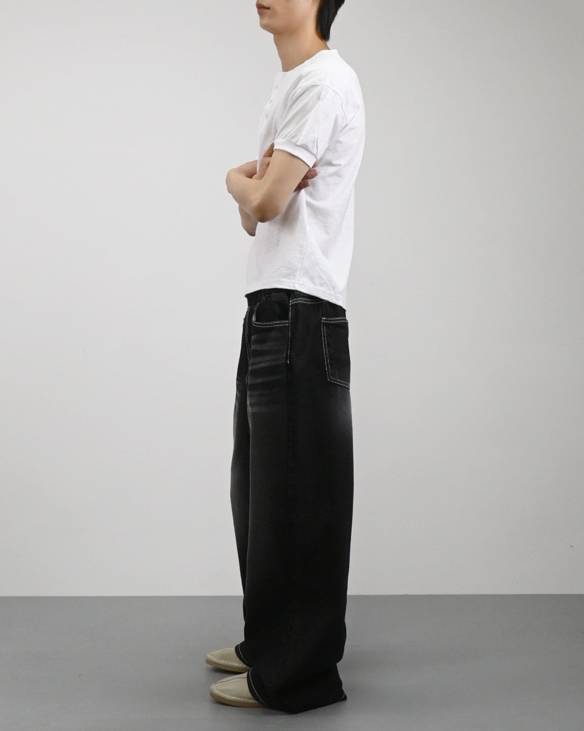 white stitch black denim pants