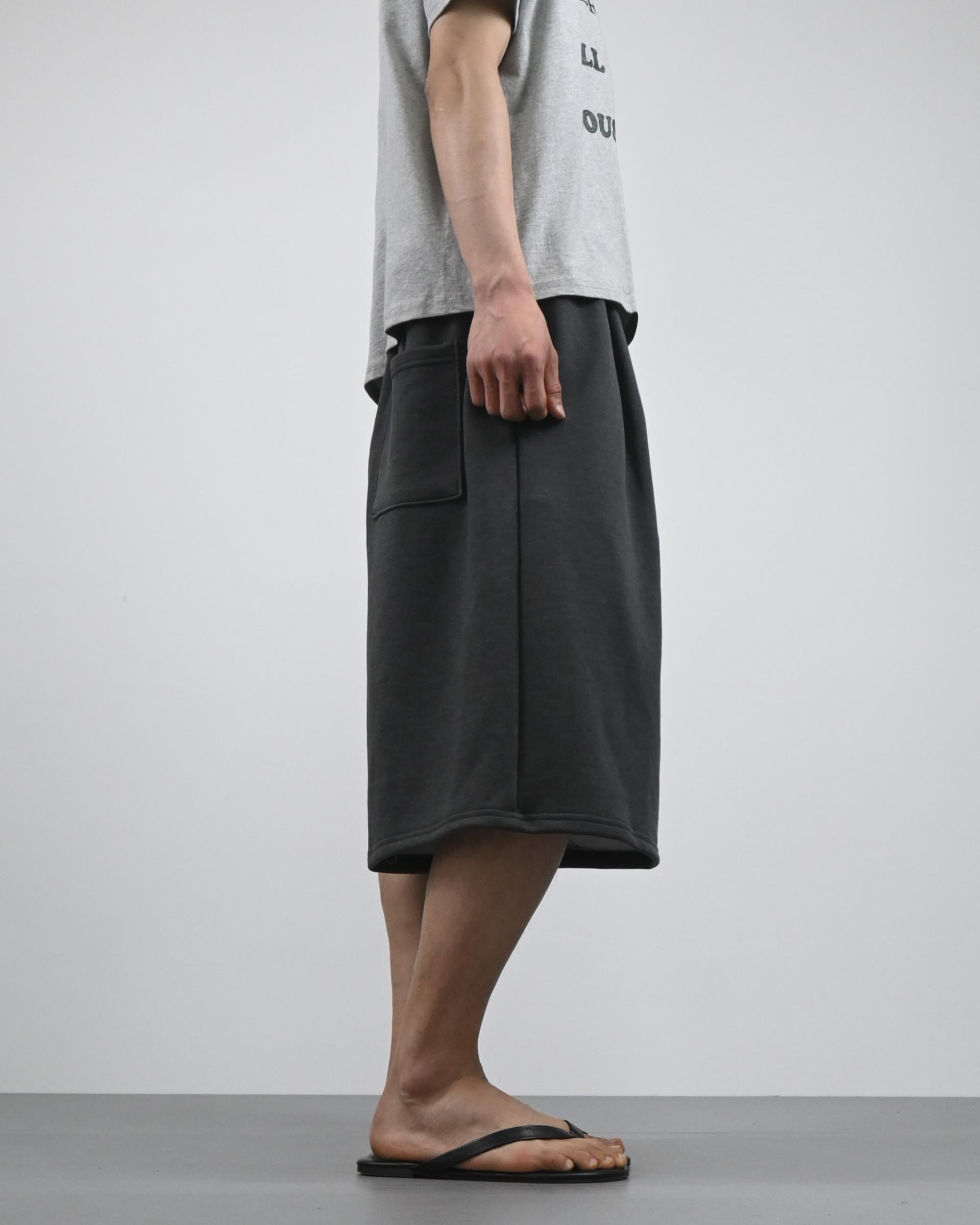 one tuck pigment bermuda sweatpants