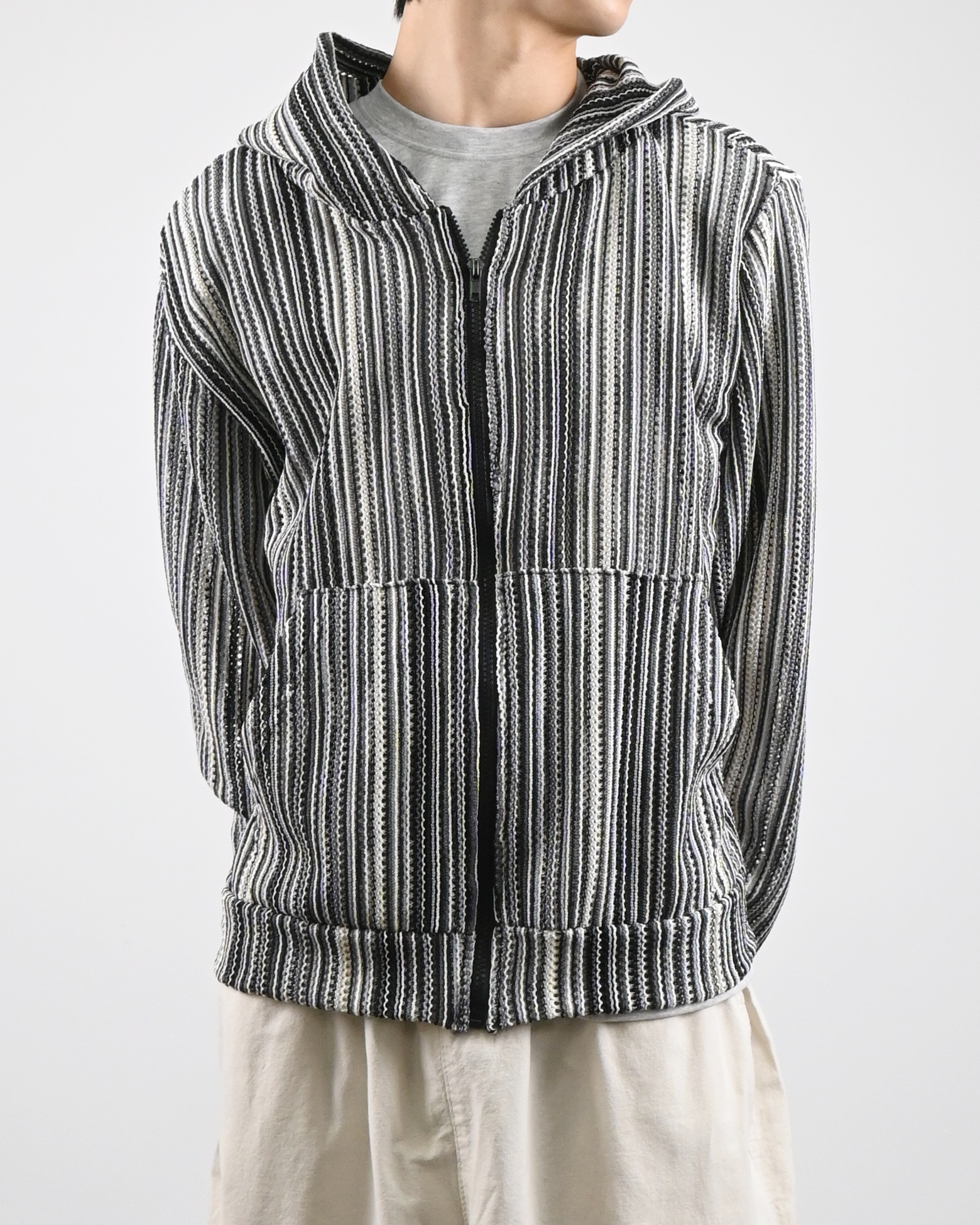stripe punching hood zip-up