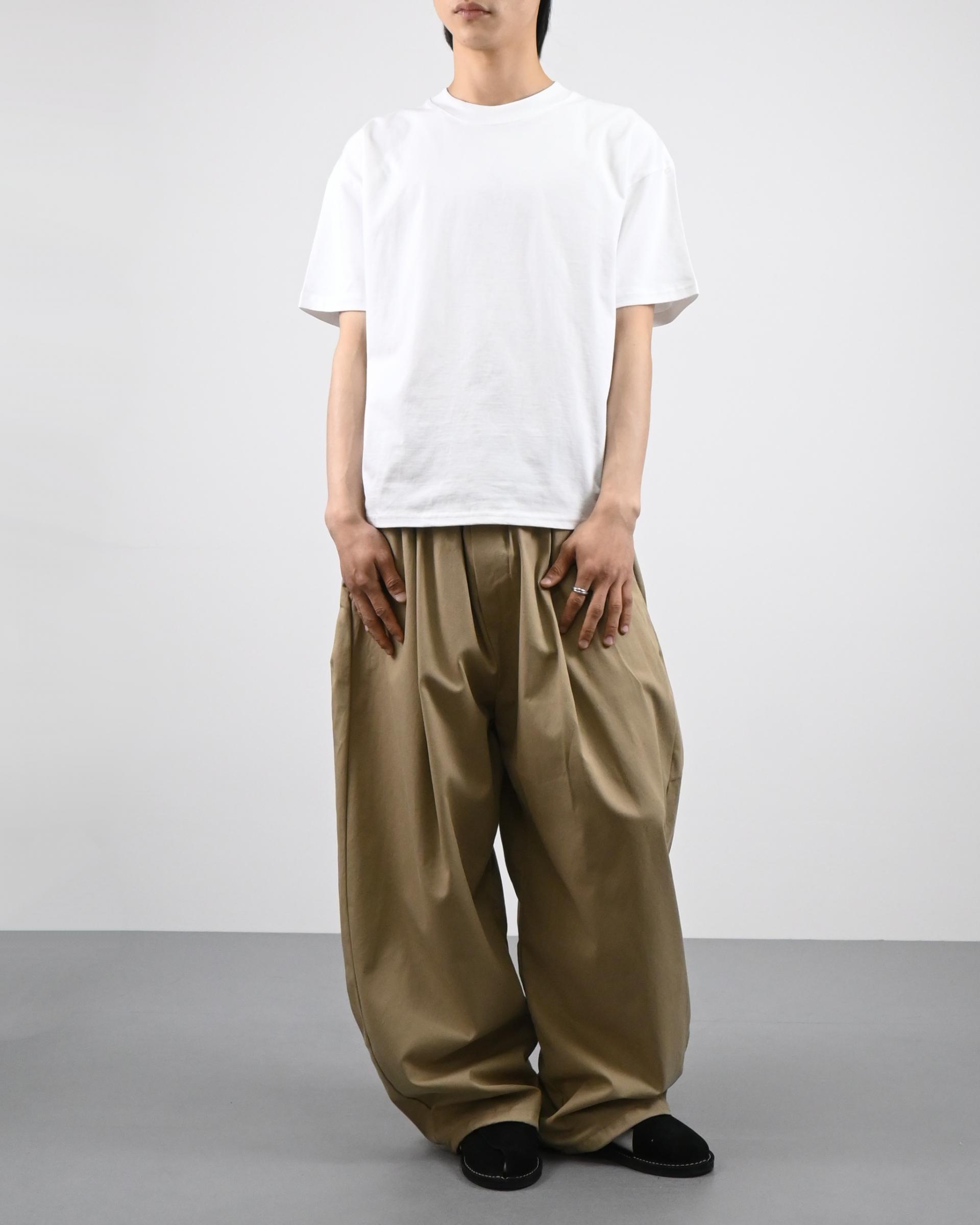sturdy crop half-t-shirt