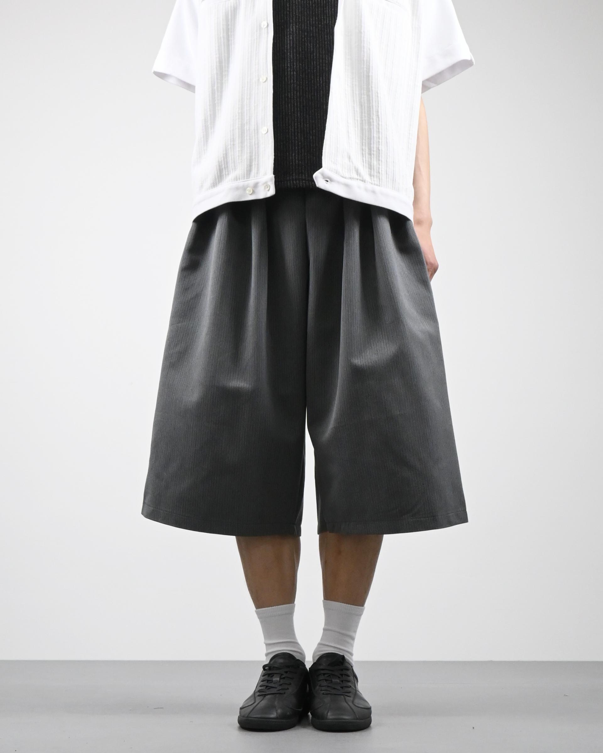 three tuck stripe bermuda slacks