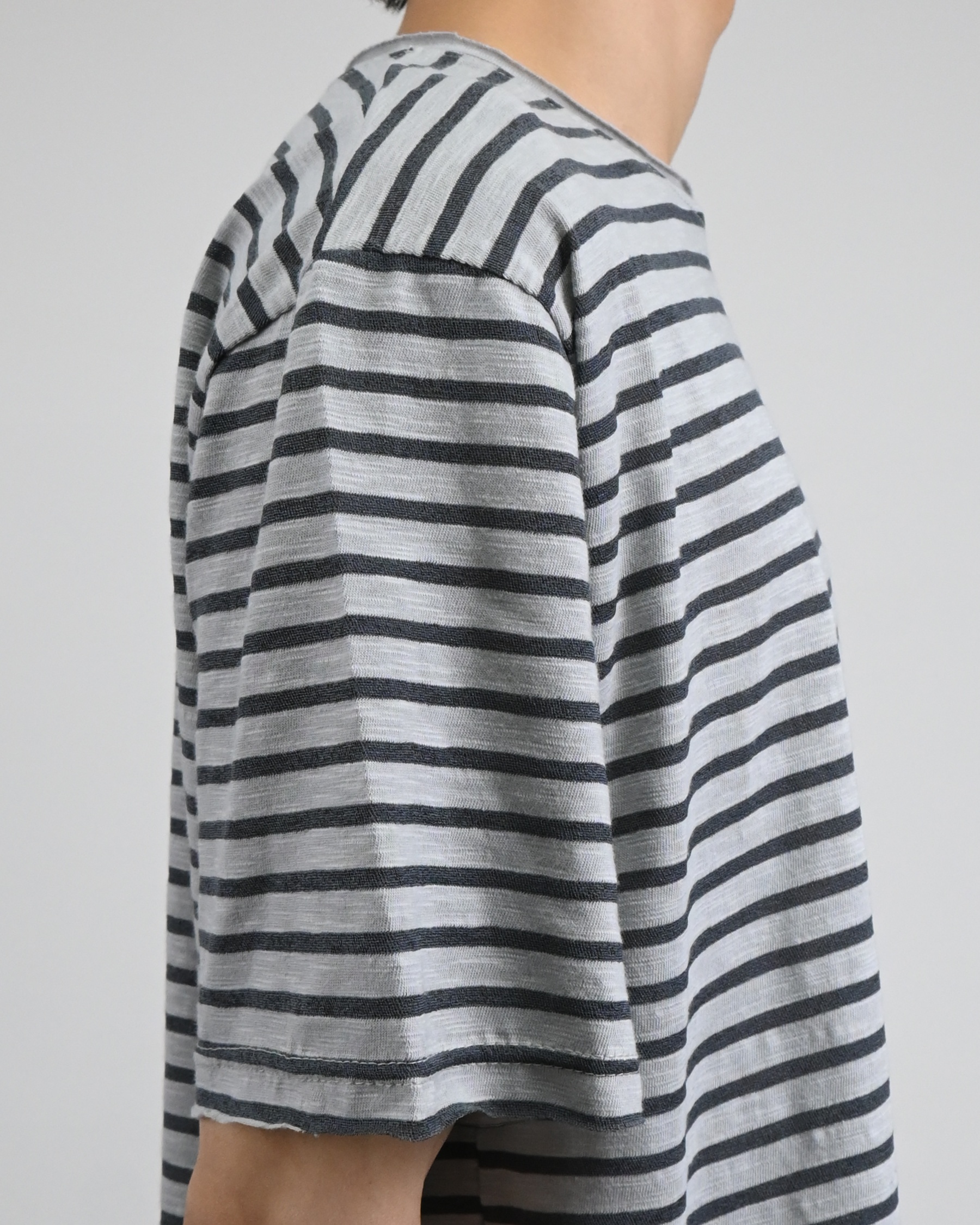 cutting stripe half t-shirt