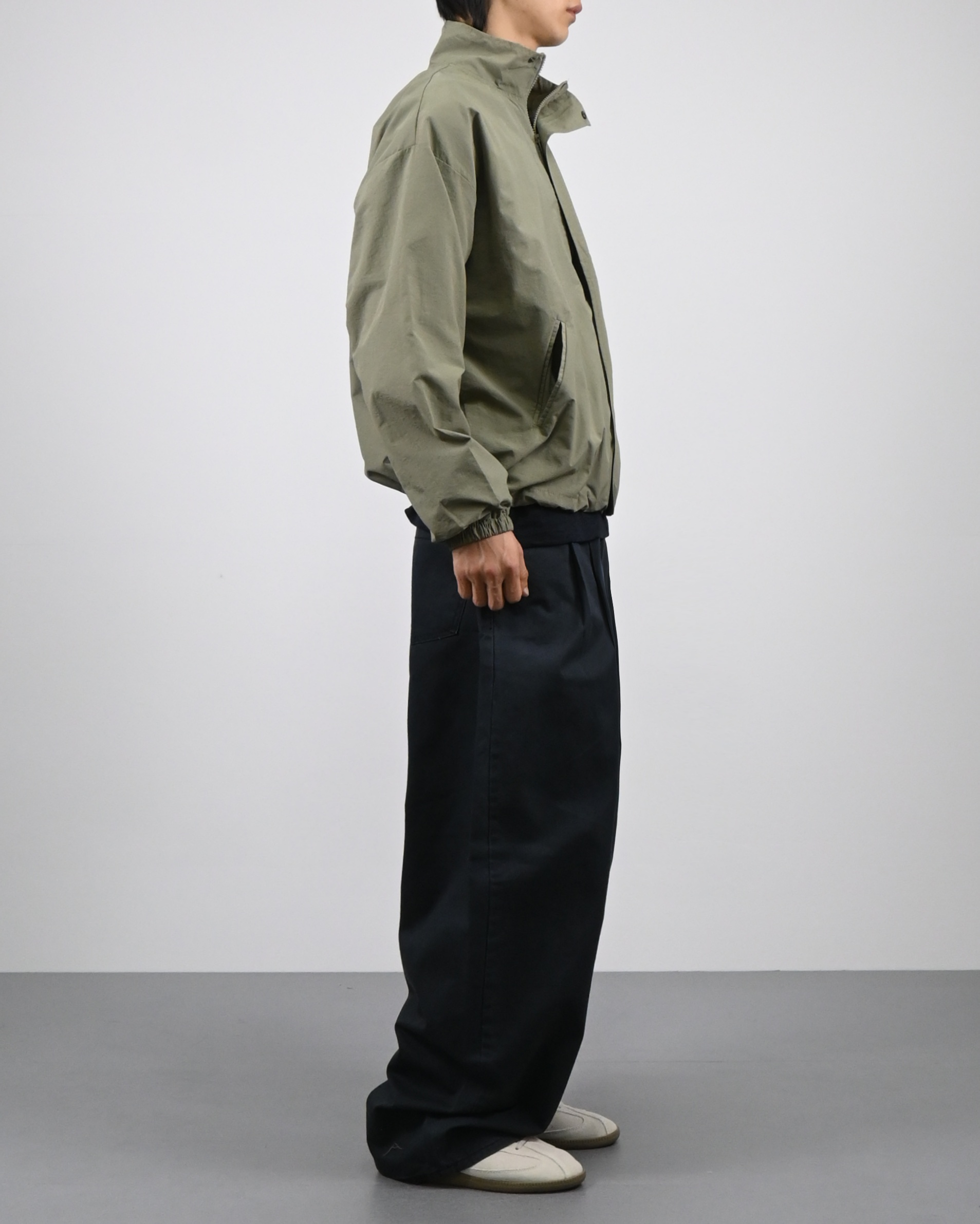 two tuck pigment cotton pants