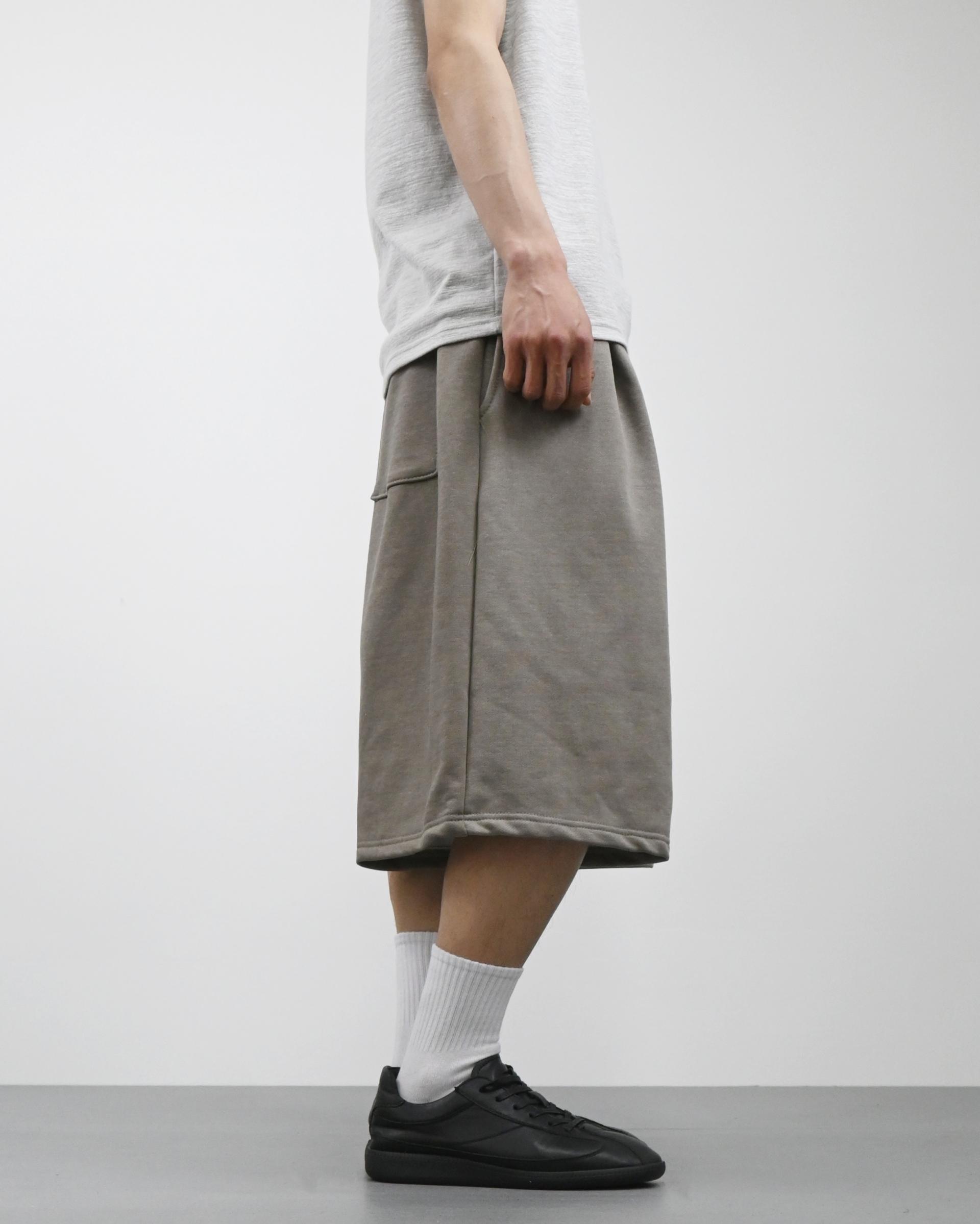 one tuck pigment bermuda sweatpants