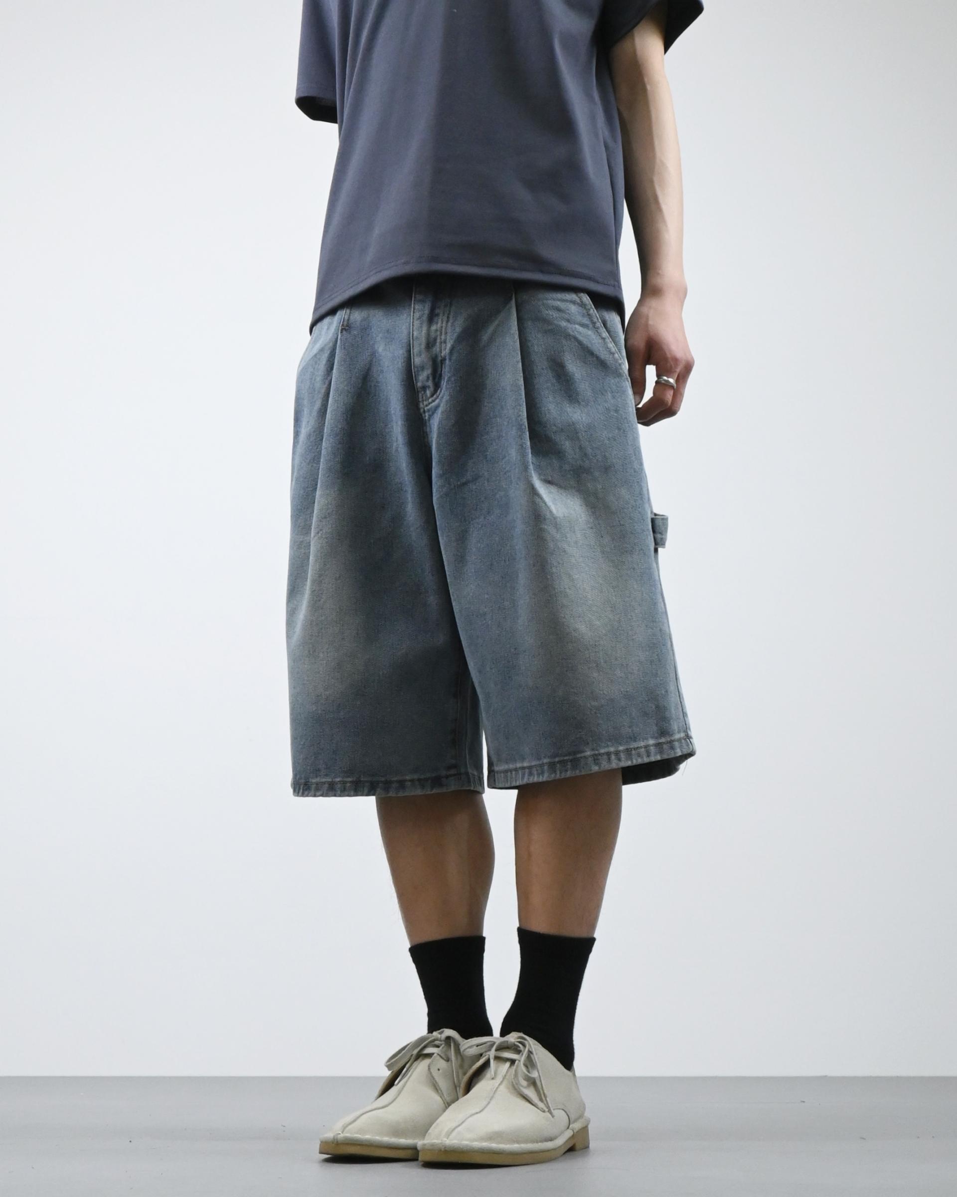 one tuck carpenter bermuda denim pants