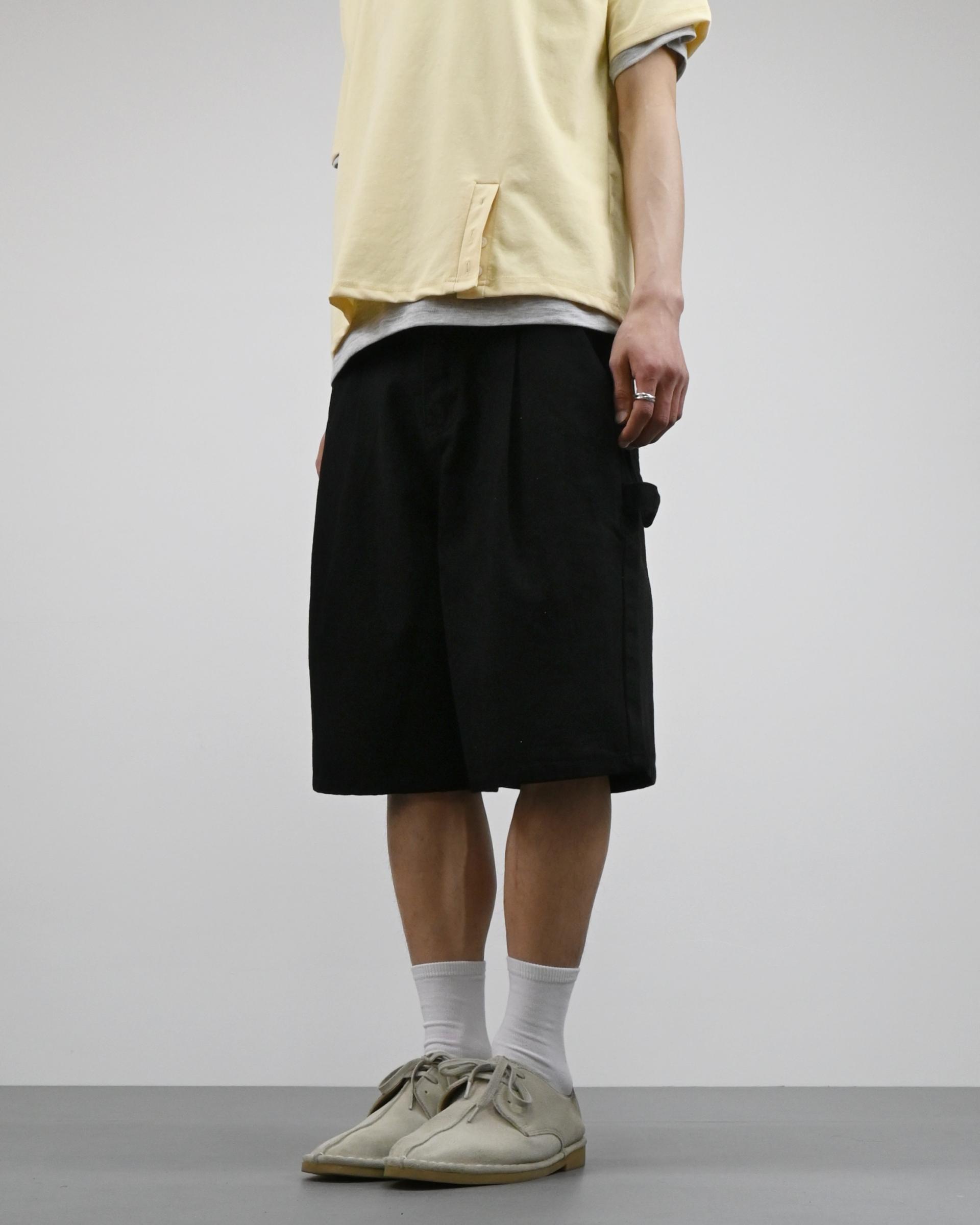 one tuck carpenter bermuda denim pants