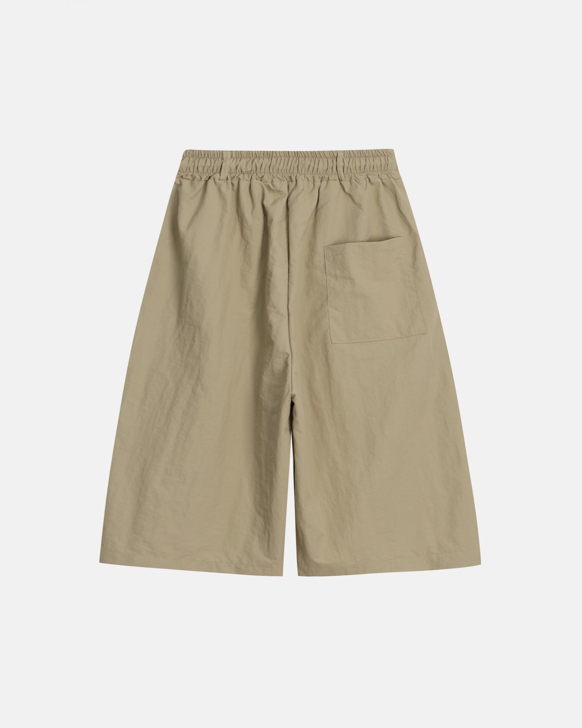two tuck nylon snap bermuda pants