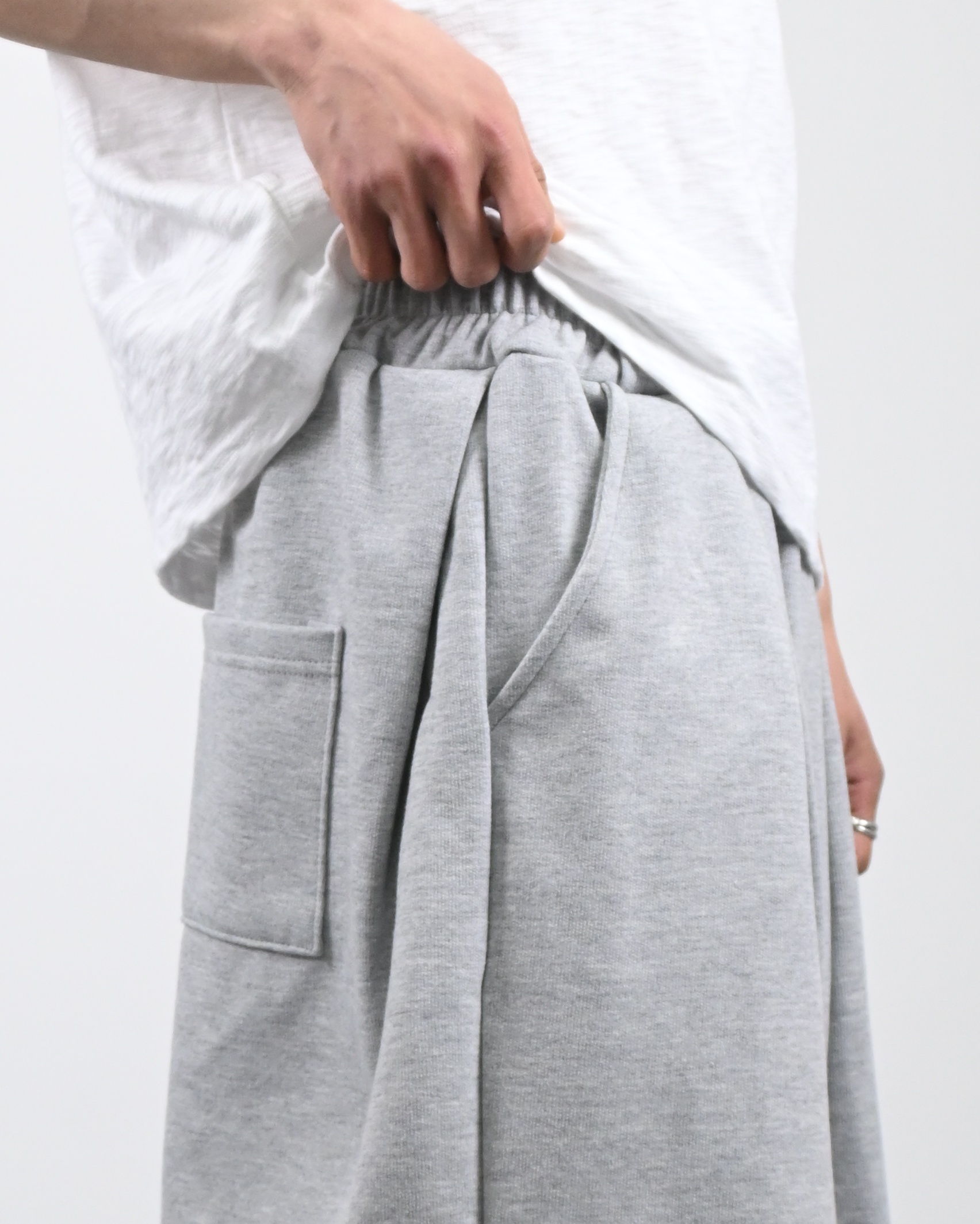 carp pin tuck bermuda sweatpants