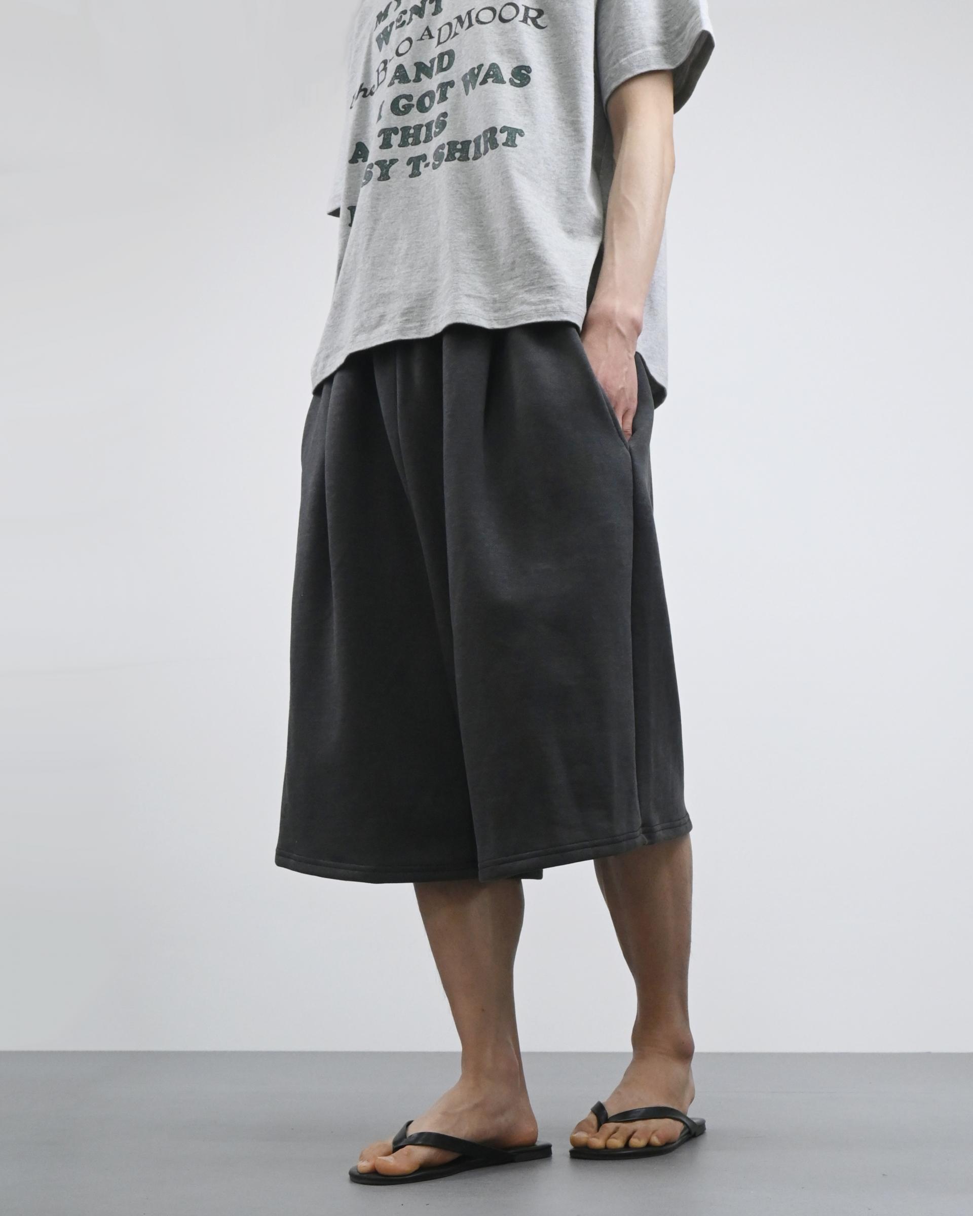 one tuck pigment bermuda sweatpants