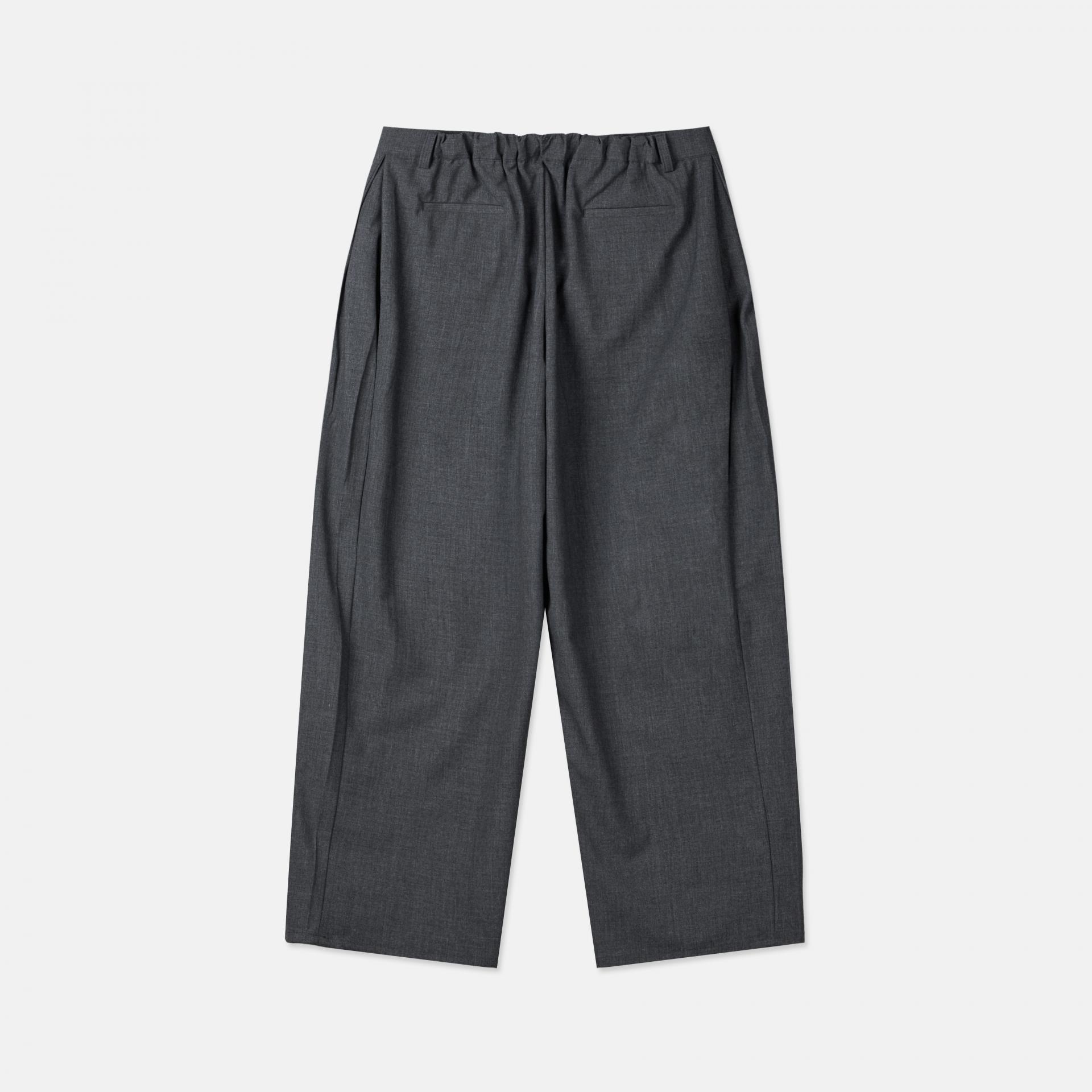 rivet side tuck slacks
